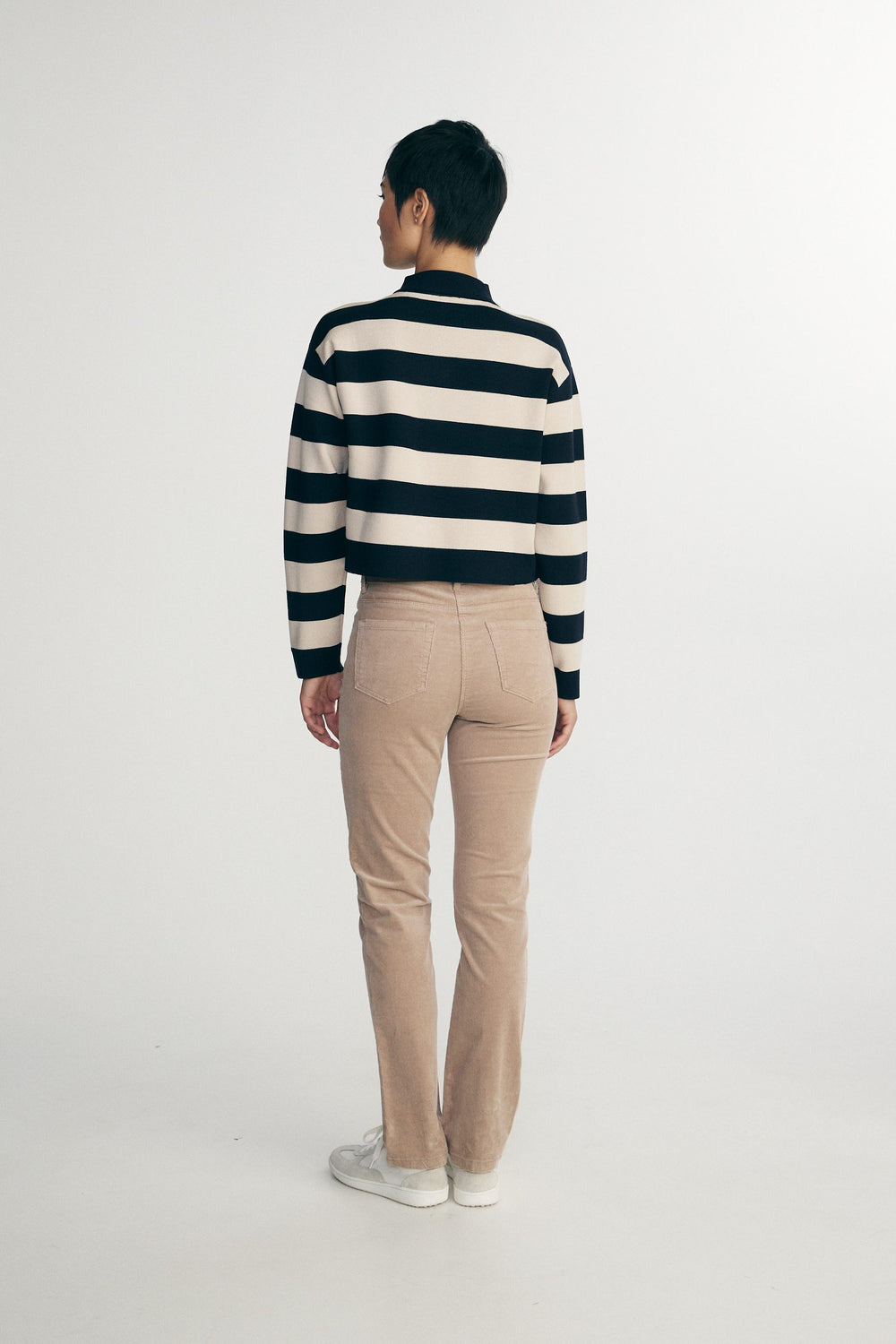 Sweater with collar