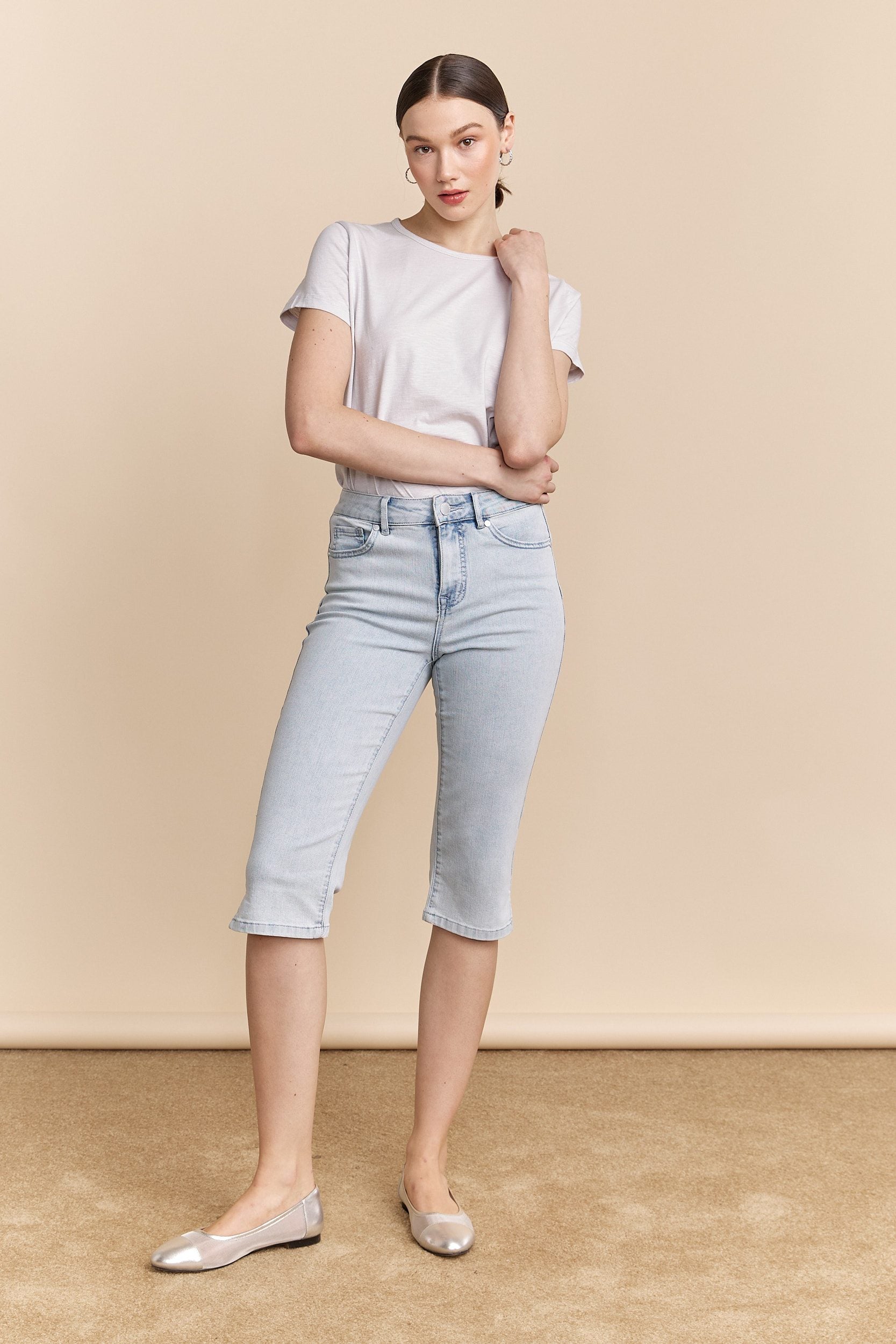 Push up capri jean with slit