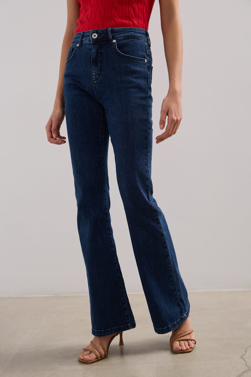 High waisted push-up jeans