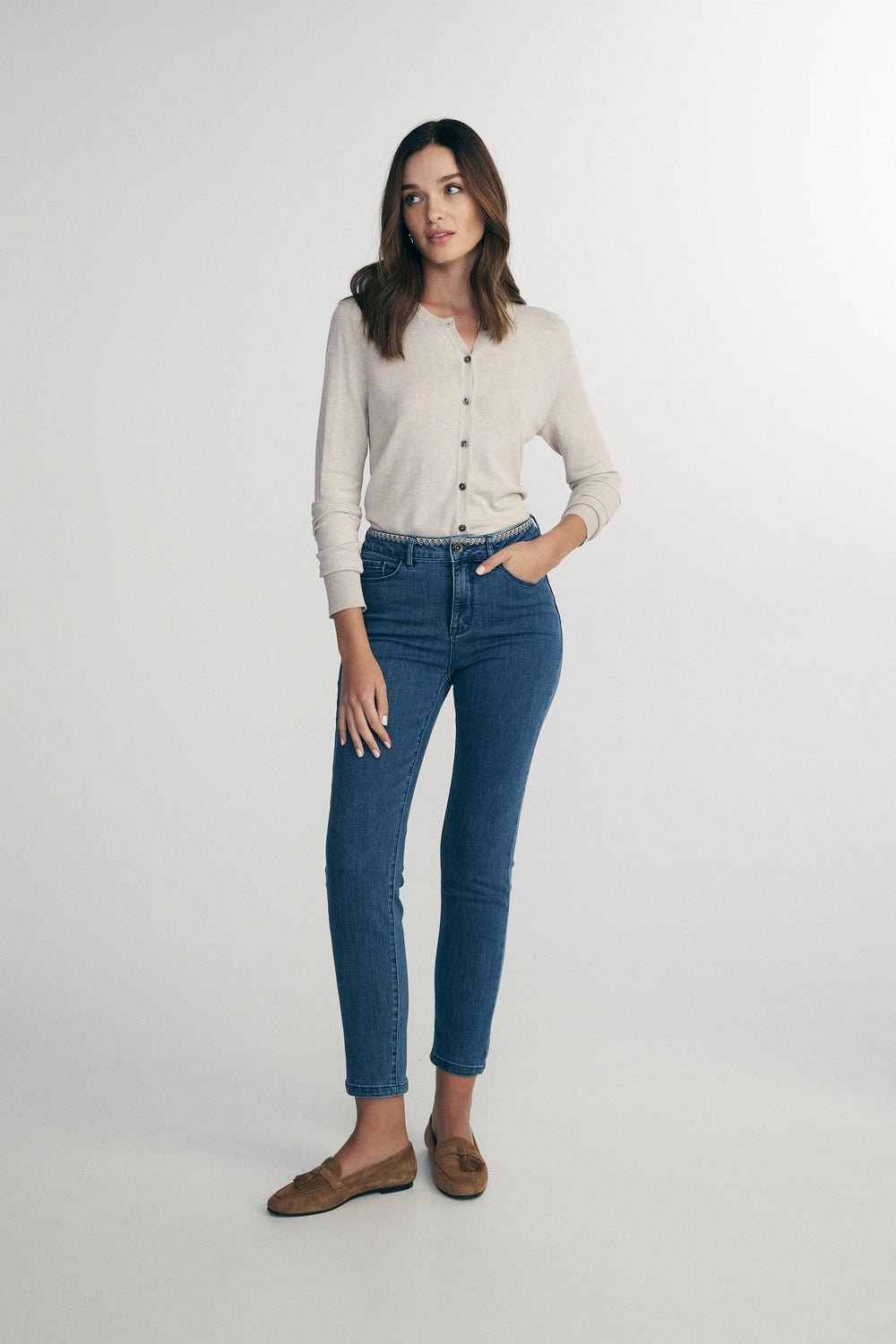 High waist jeans with embroidery details