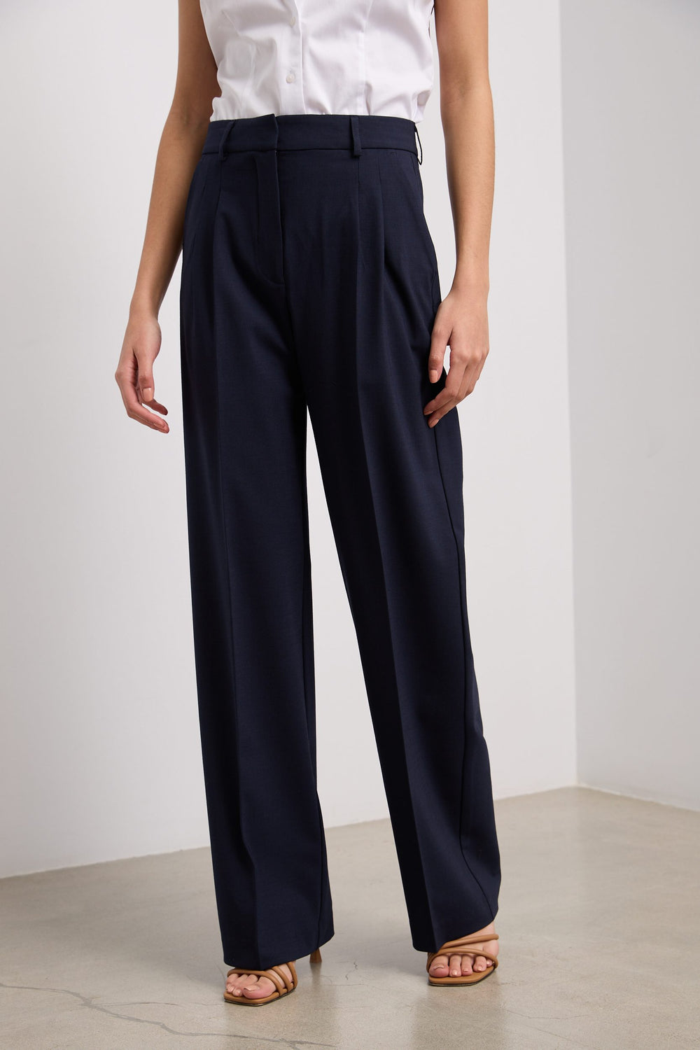 Wide leg pants with pleats