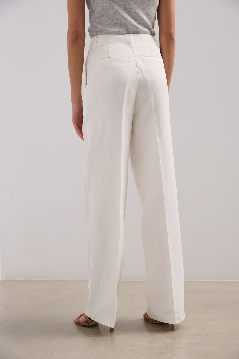 Wide leg pant with pleats