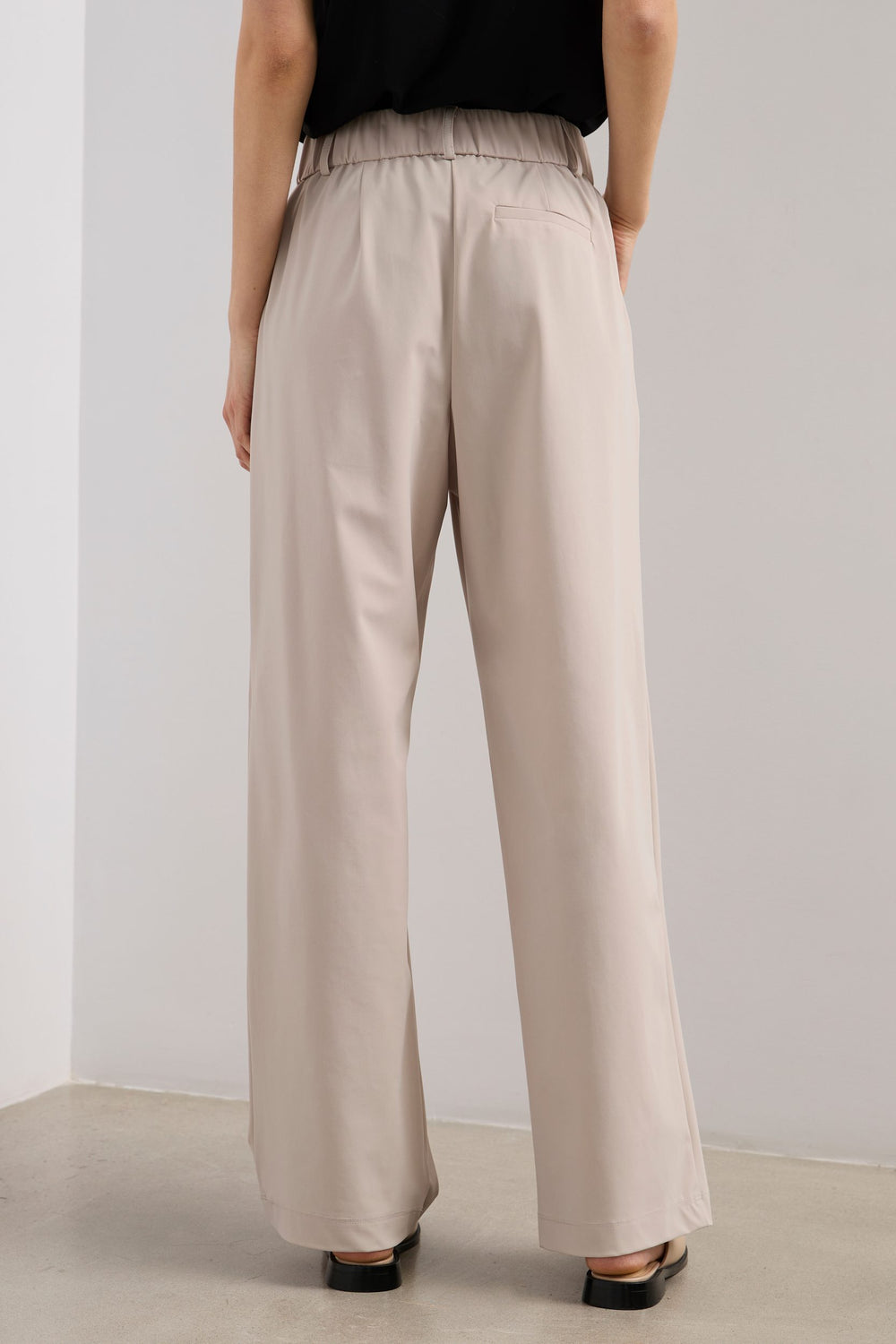 Sport Chic pants with front pleats