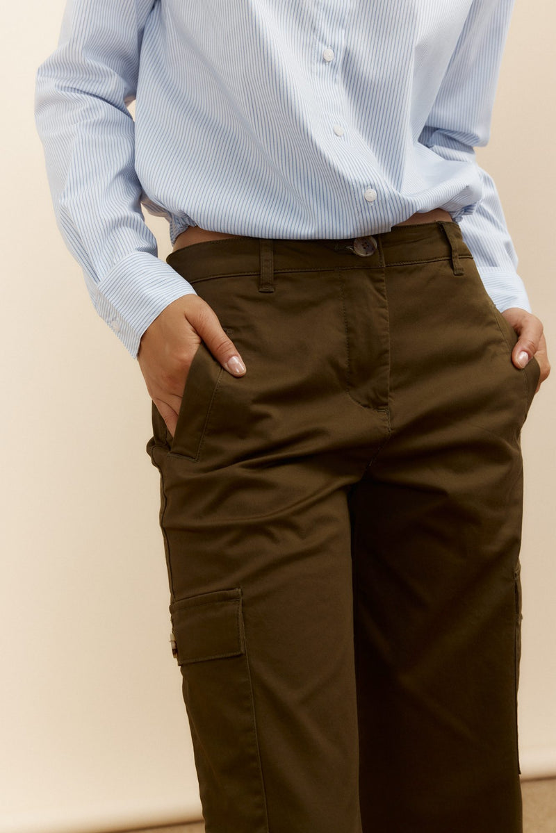 Wide leg cargo pants