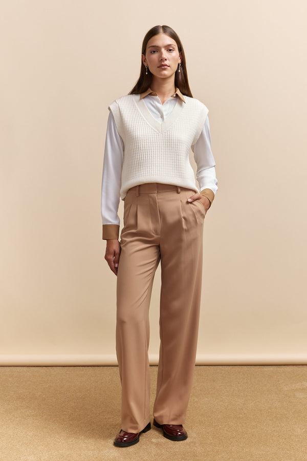 Wide leg pant with pleats