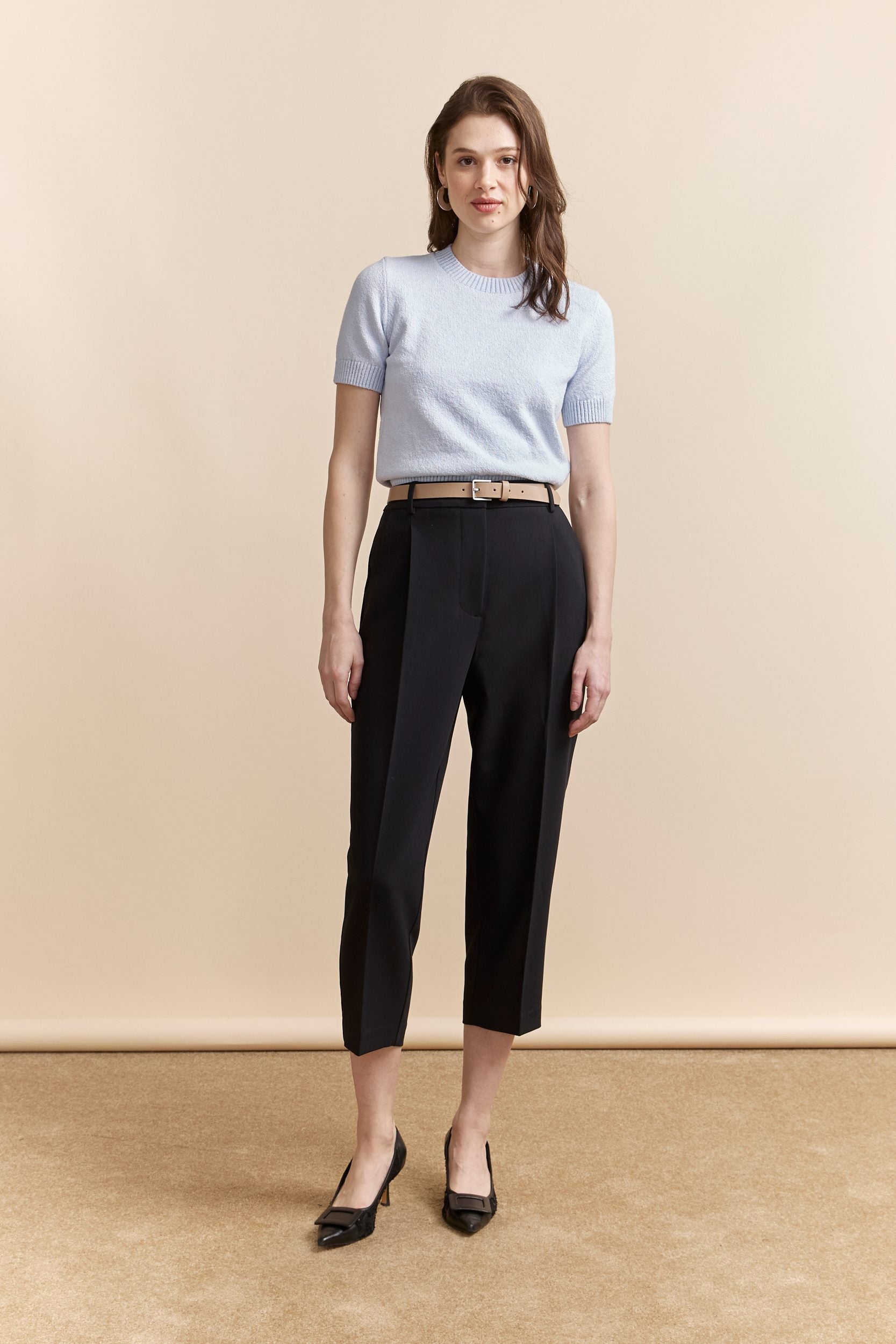 Cropped pant with pleats and belt