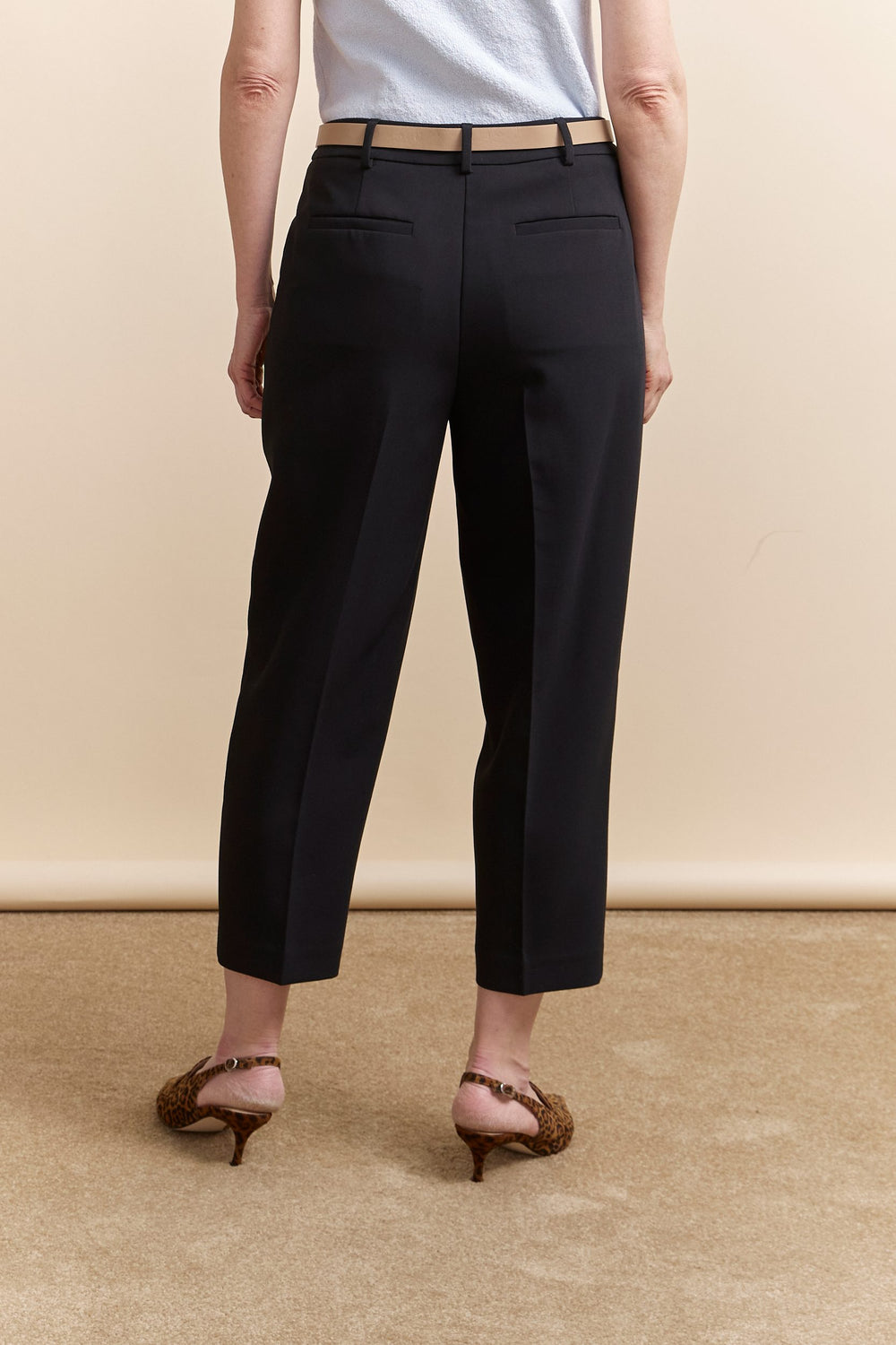 Cropped pant with pleats and belt