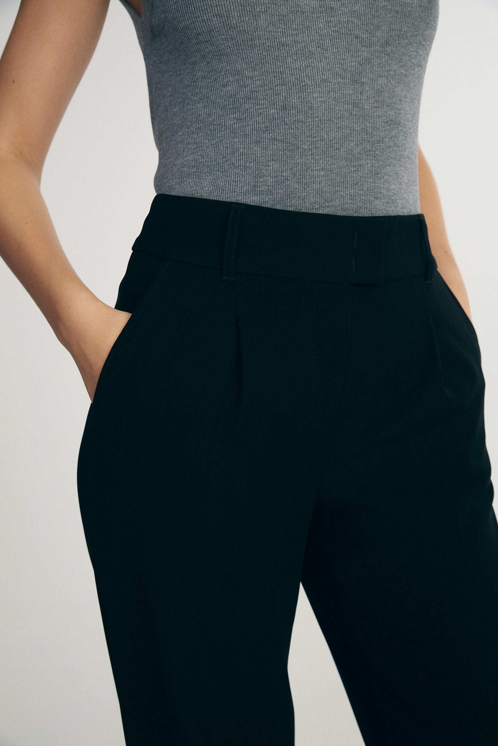 Pant with pleats