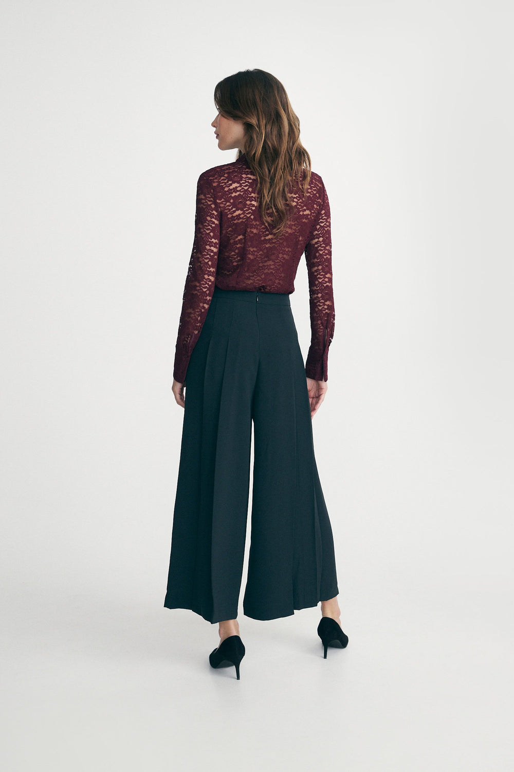 Pleated wide-leg pants