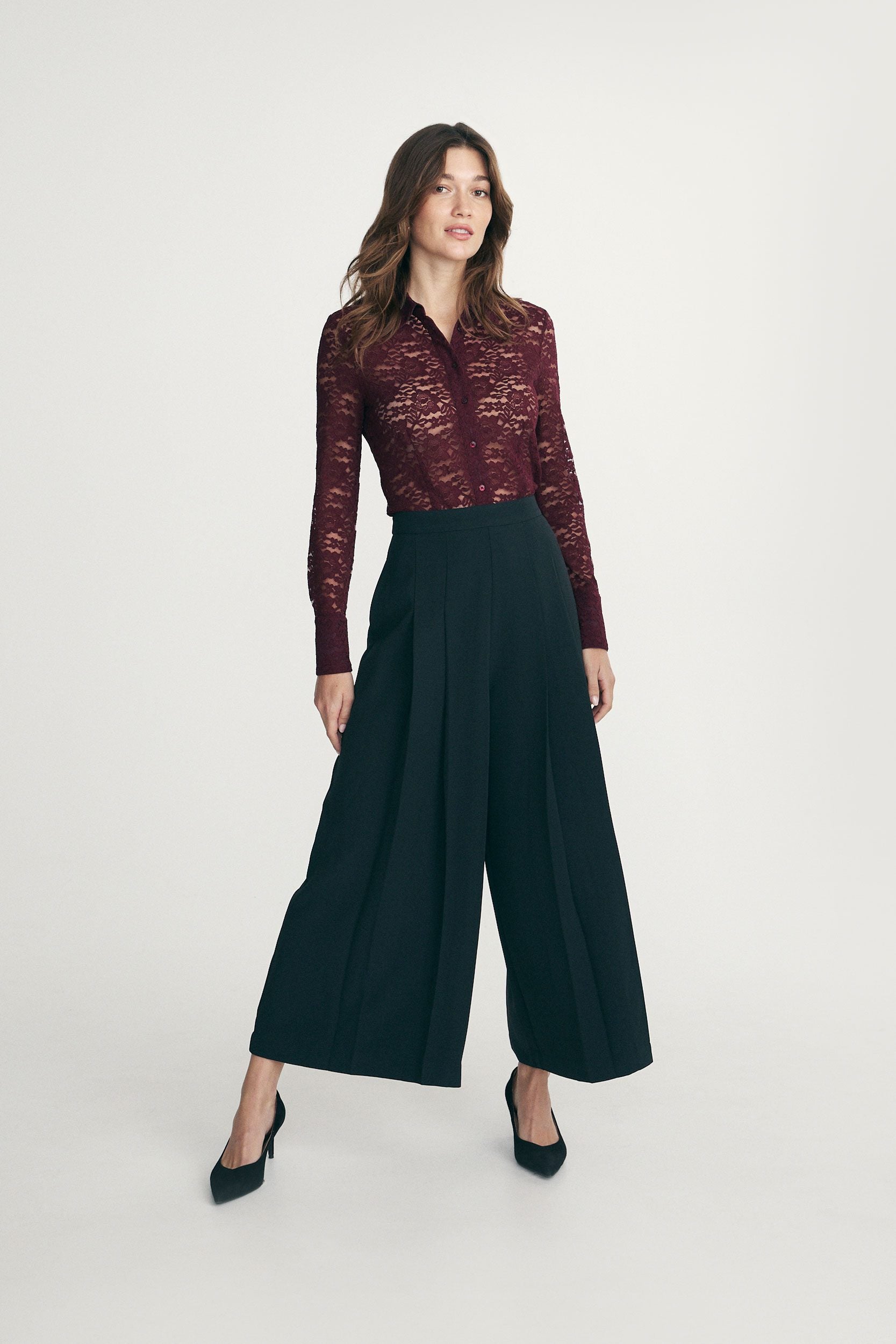 Pleated wide-leg pants