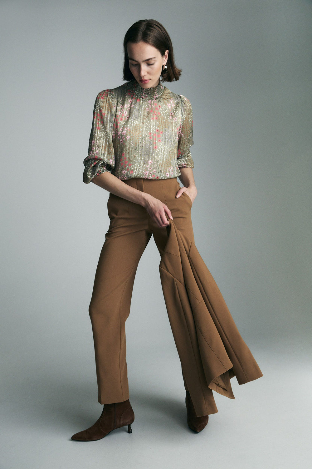 High waist pant with side tabs