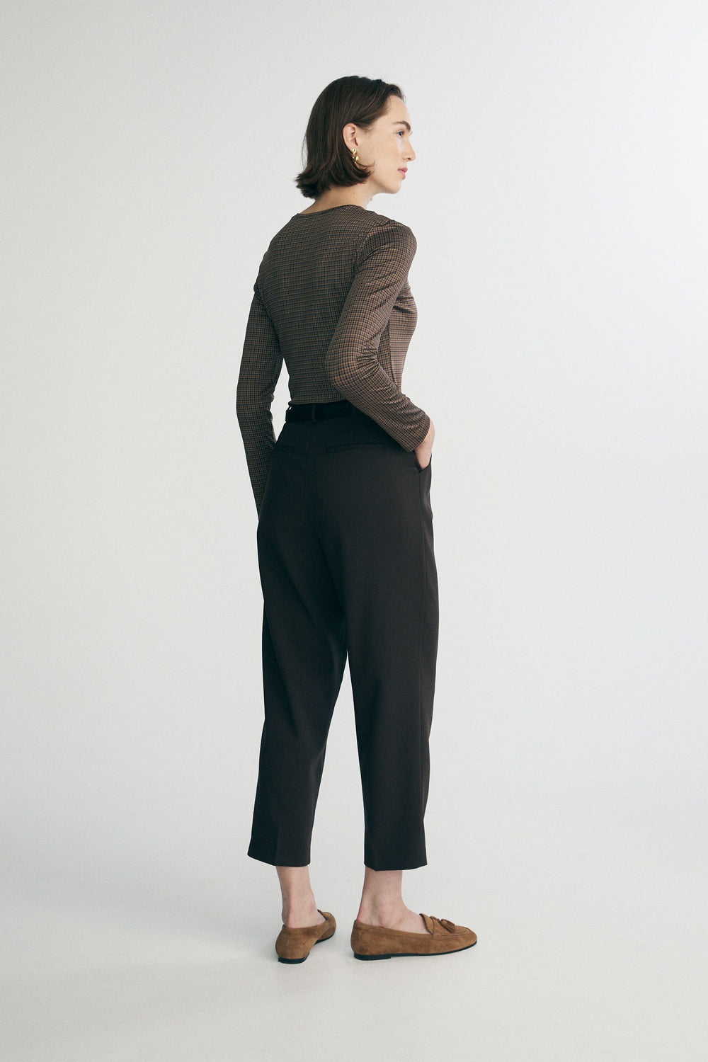 Cropped pant with pleats and belt