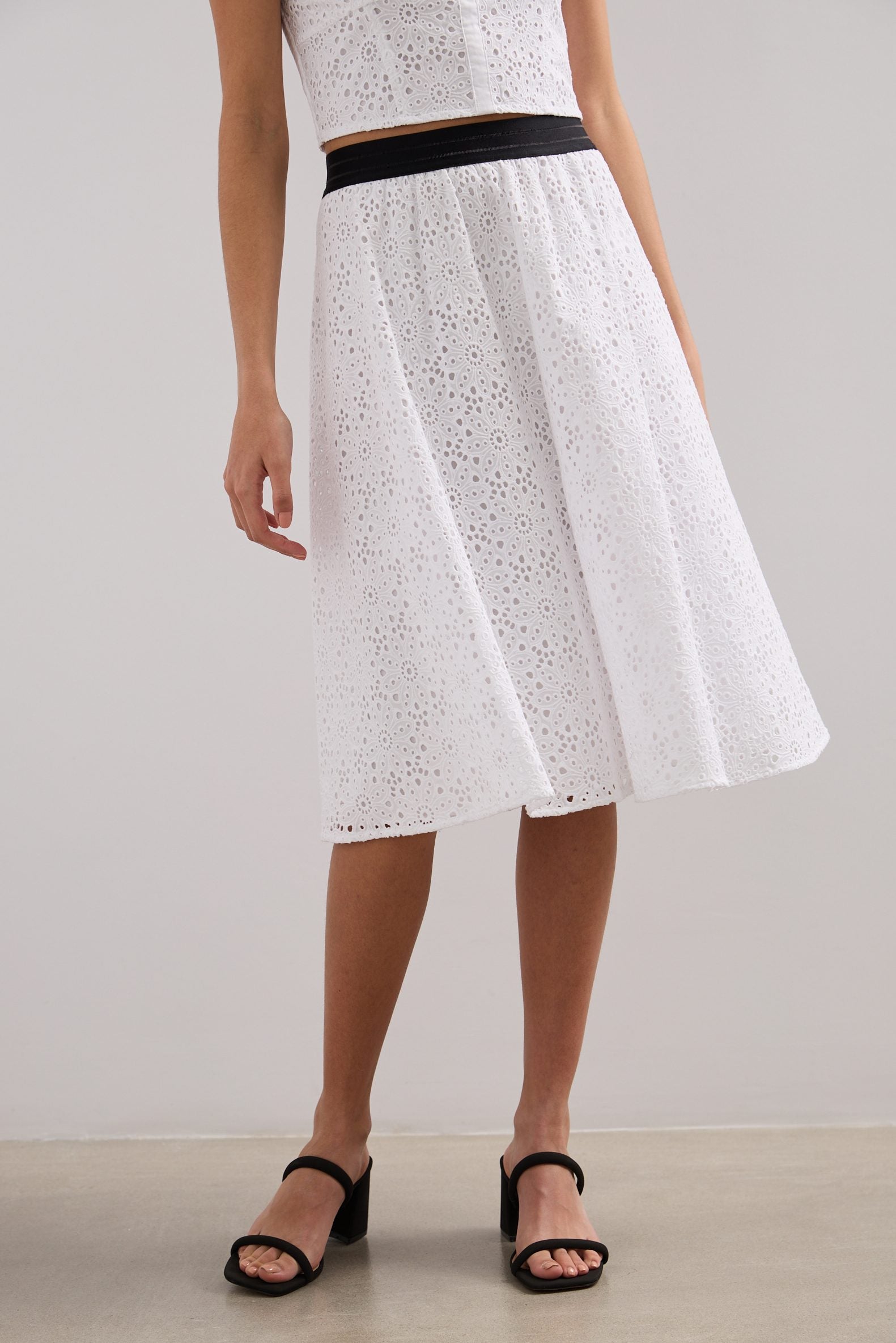 Broderie anglaise skirt with elastic waist