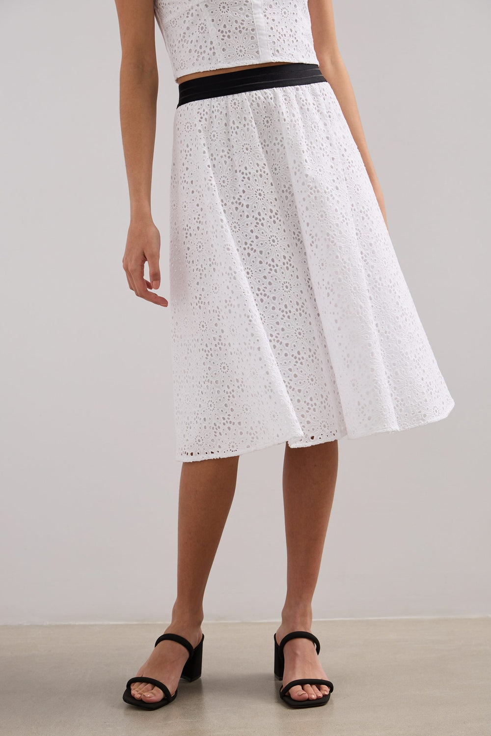 Broderie anglaise skirt with elastic waist
