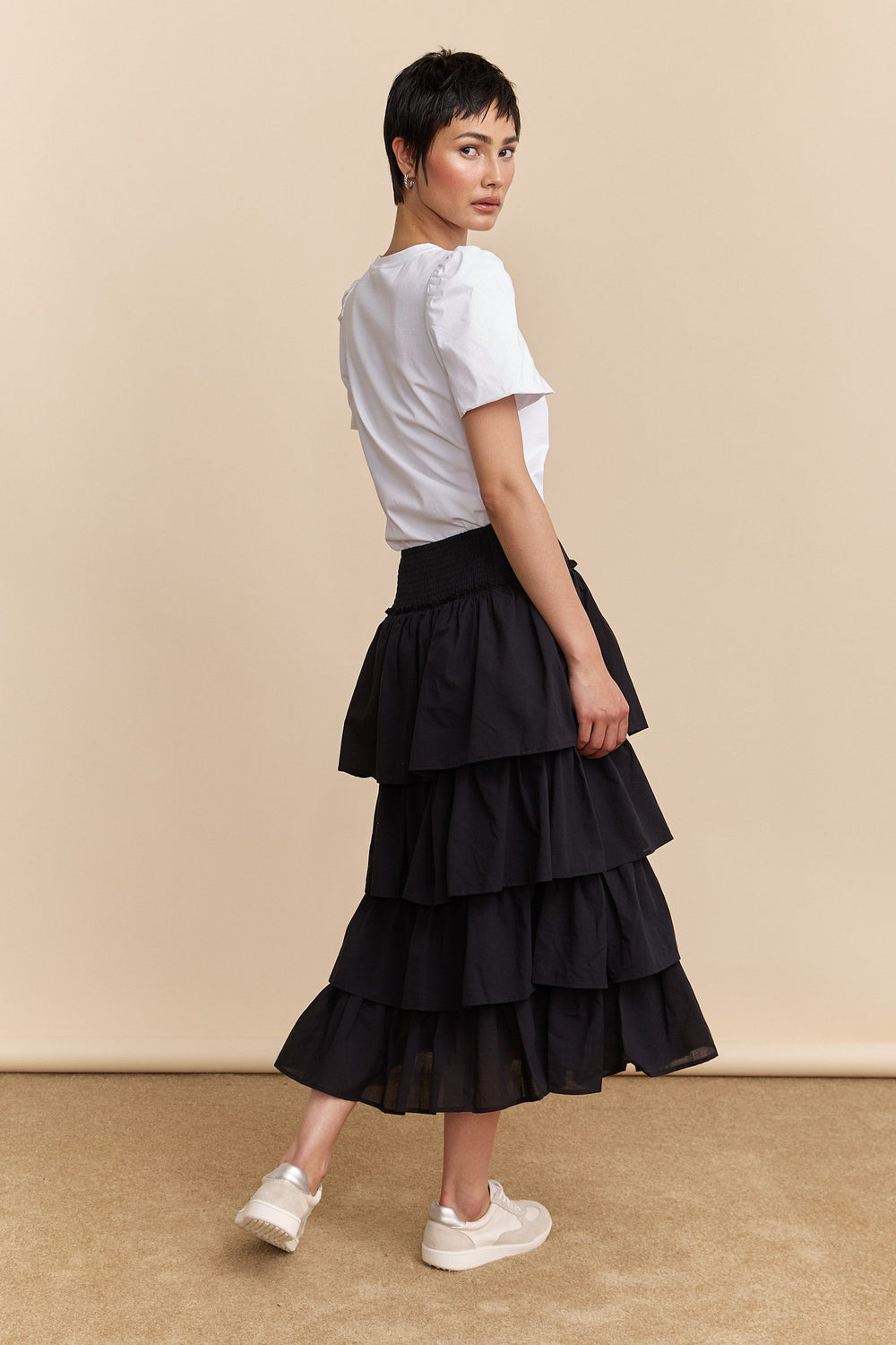 Fluid skirt with frills