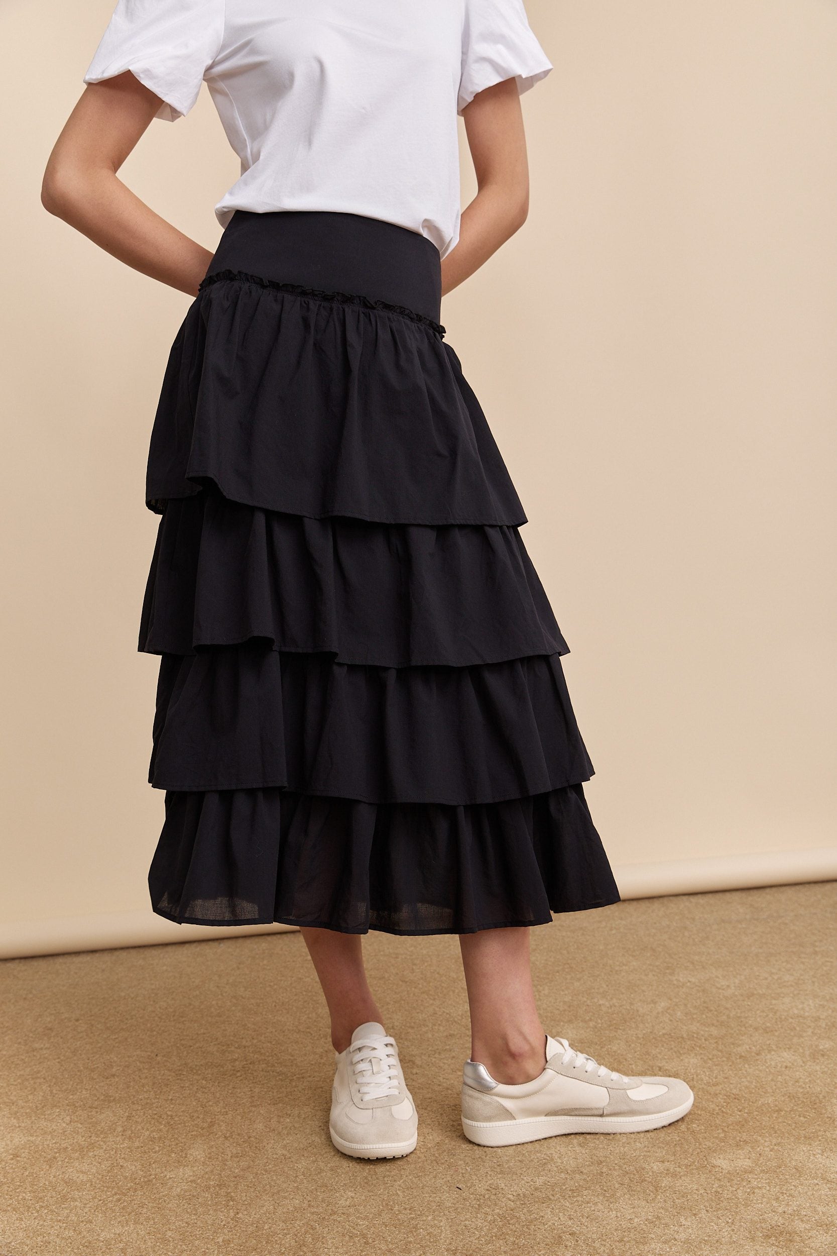 Fluid skirt with frills
