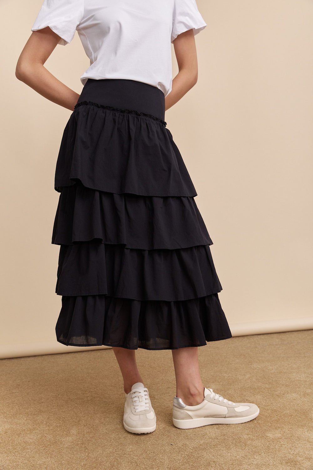 Fluid skirt with frills
