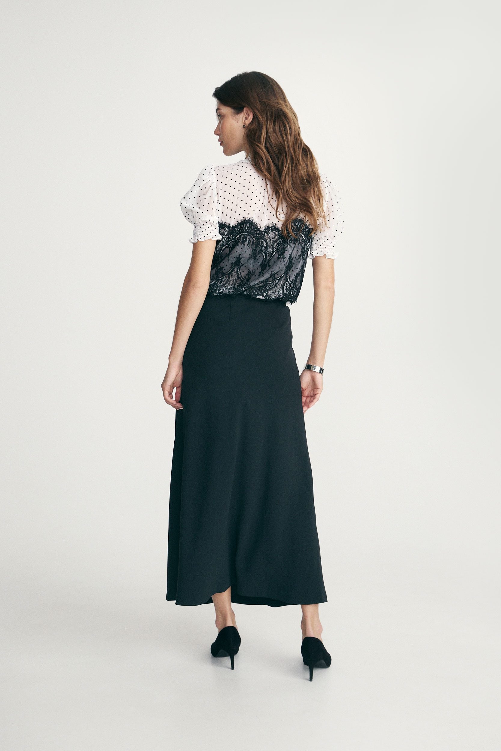 Flowy skirt with side slit
