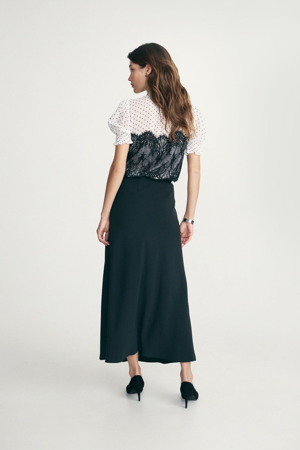 Flowy skirt with side slit