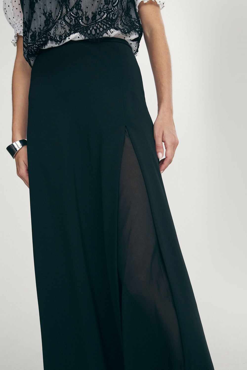 Flowy skirt with side slit