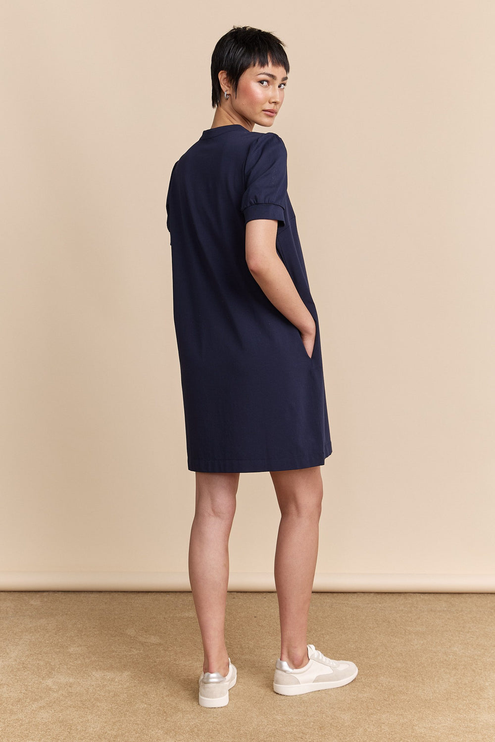 Jersey dress with poplin sleeve