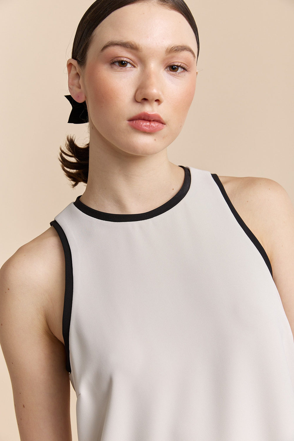 Straight dress with contrasting details