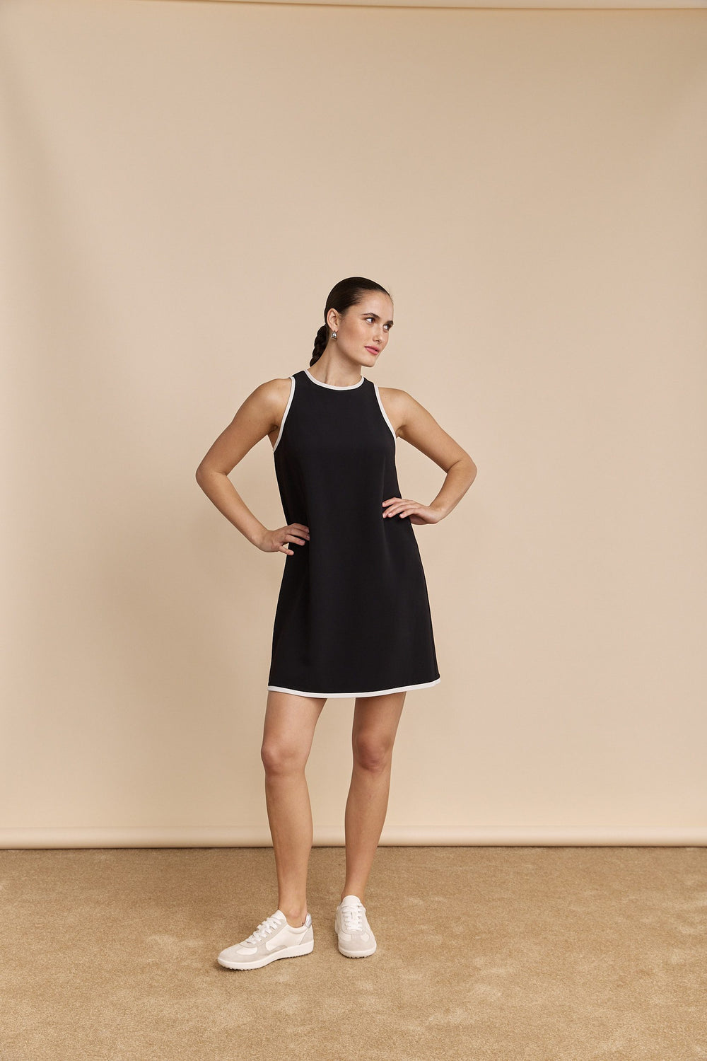 Straight dress with contrasting details