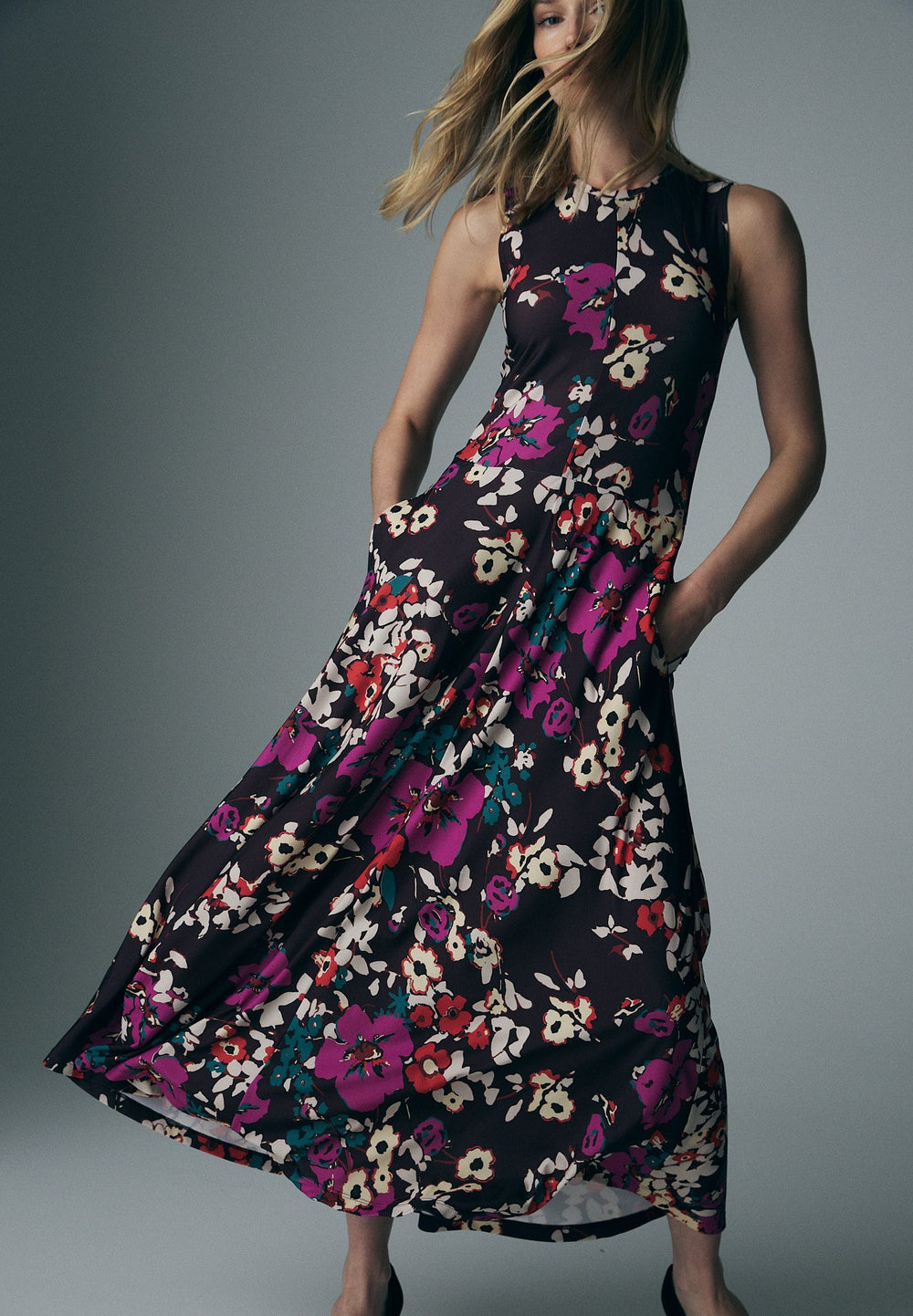 Sleeveless floral maxi dress