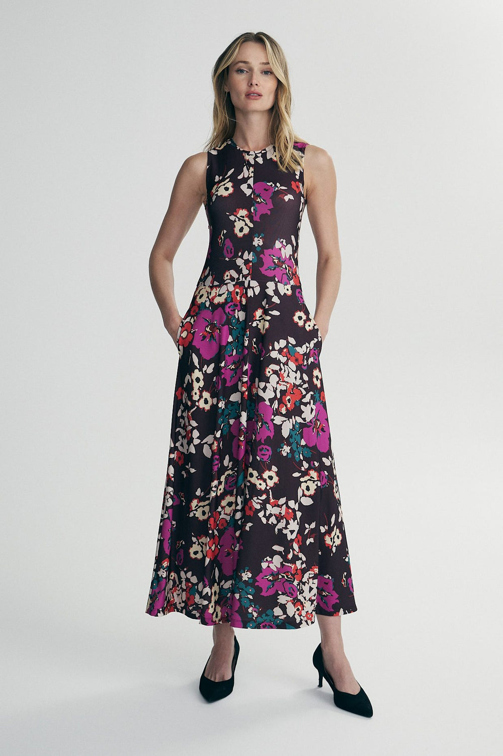 Sleeveless floral maxi dress
