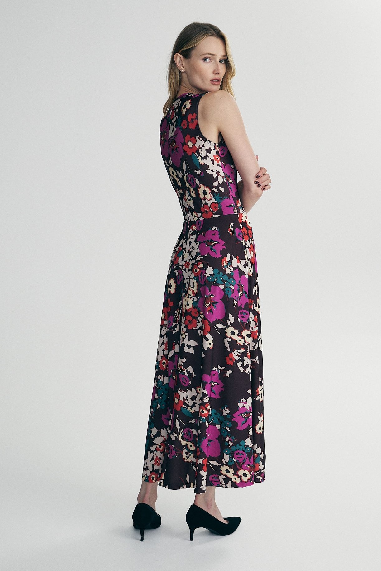 Sleeveless floral maxi dress