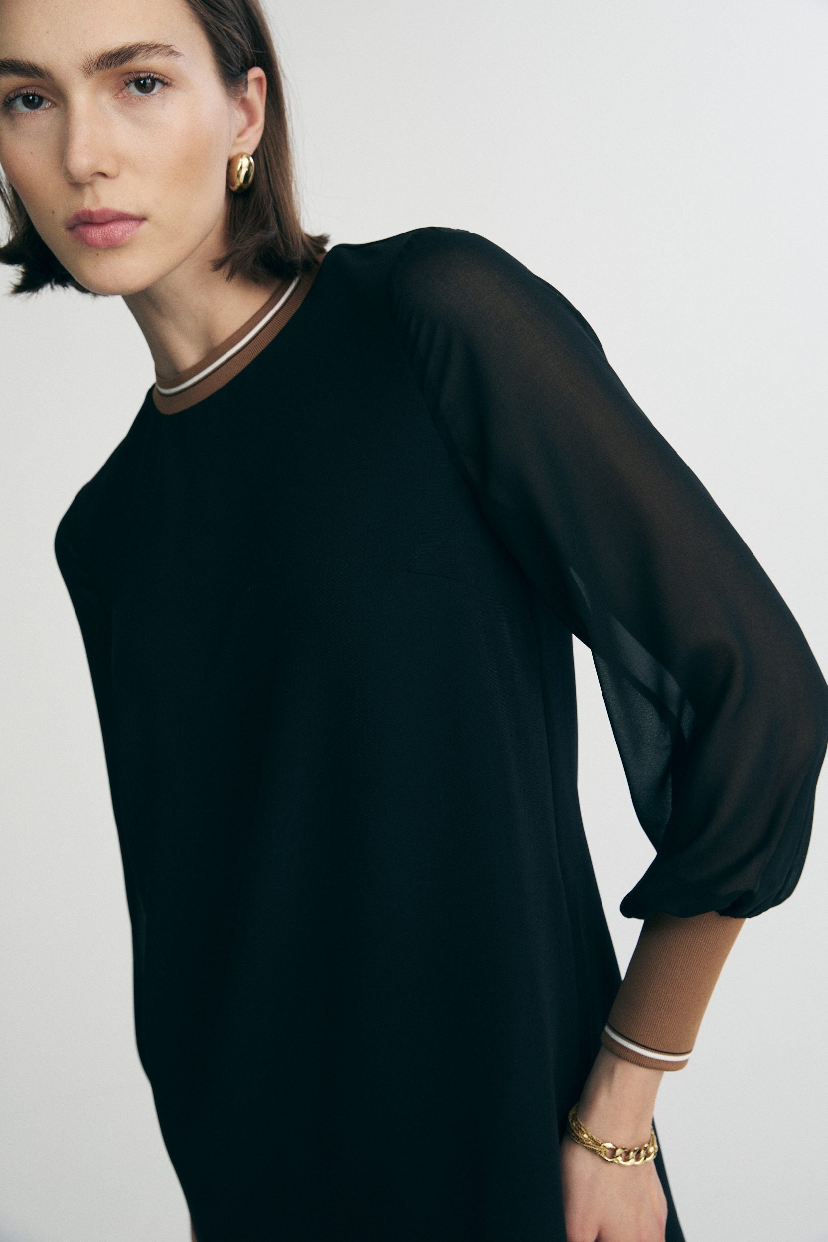 Straight dress with sheer sleeves