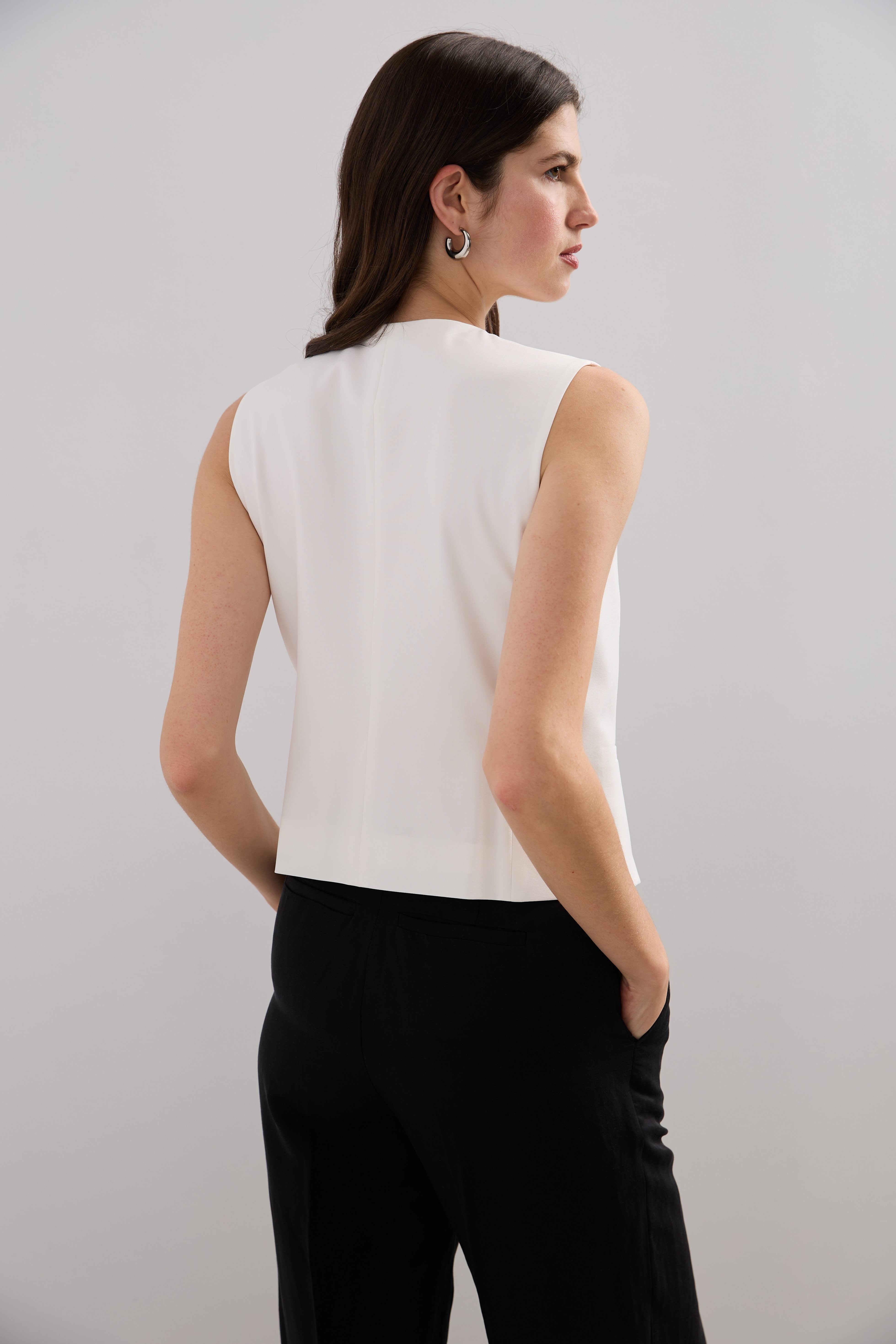 Sleeveless vest