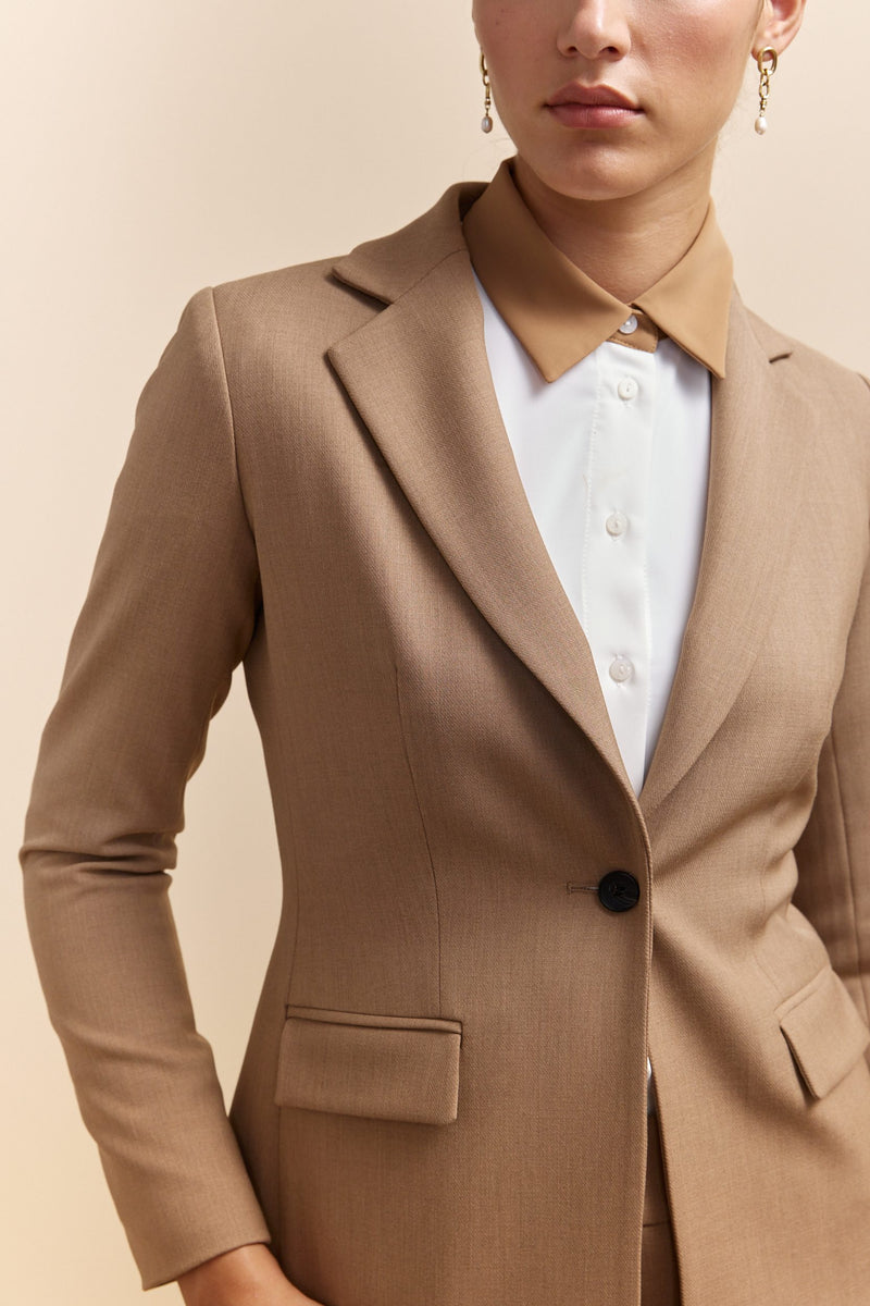 Basic fitted blazer