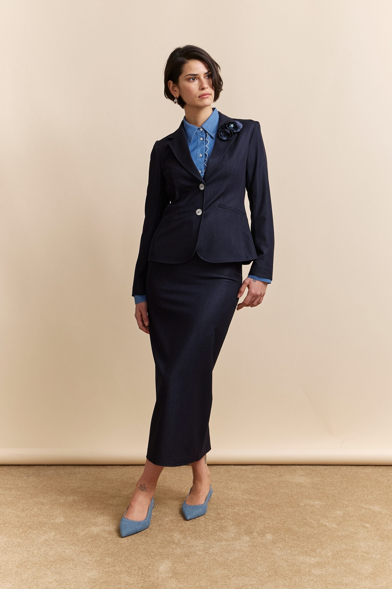 Fitted blazer with removable brooches