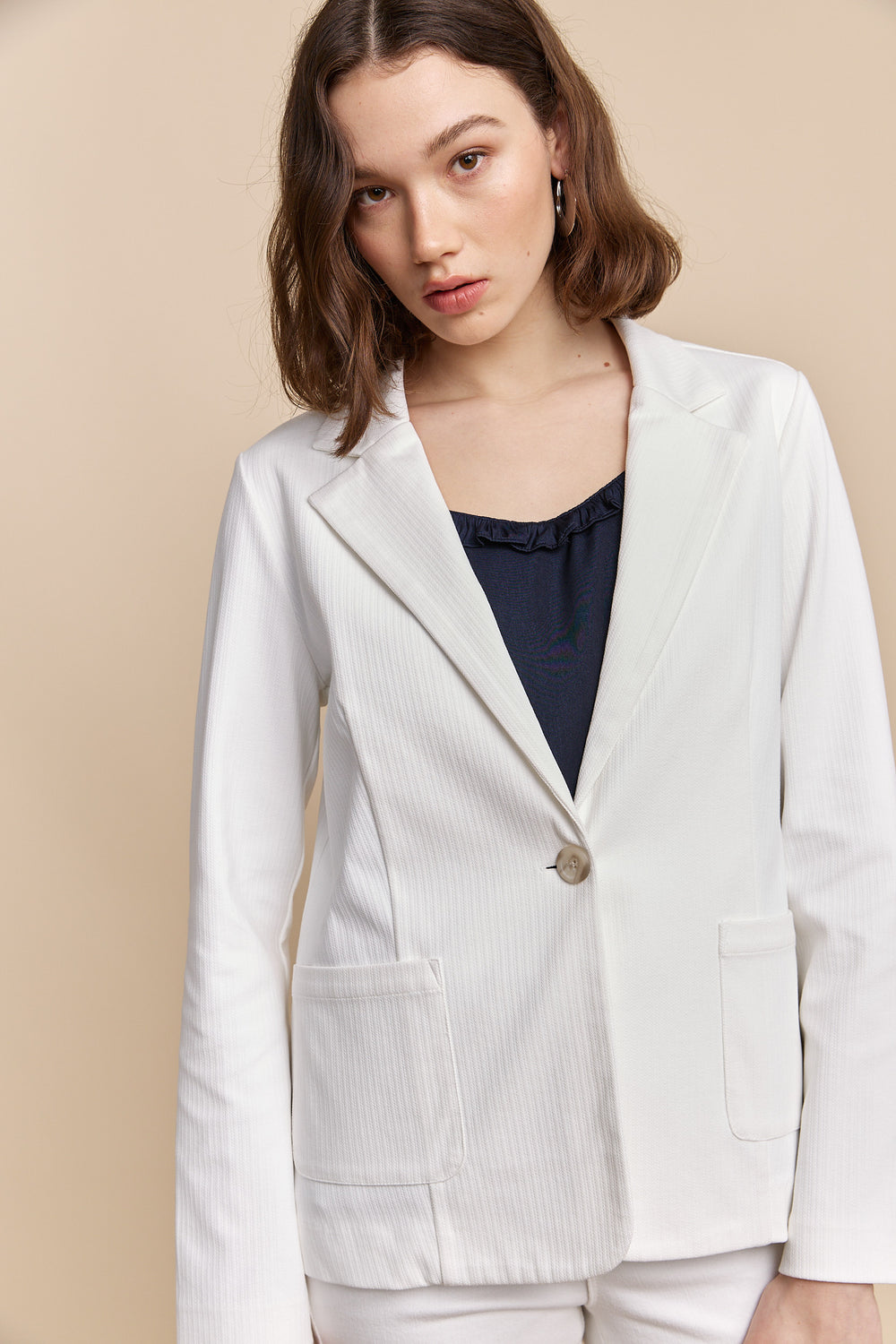 Fitted stretch blazer with applied pockets