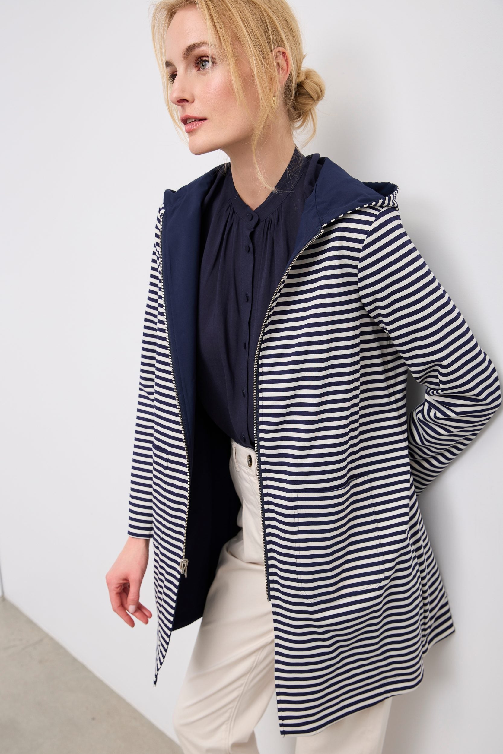 Long reversible coat with hood