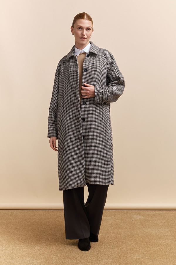 Oversized removable houndstooth coat