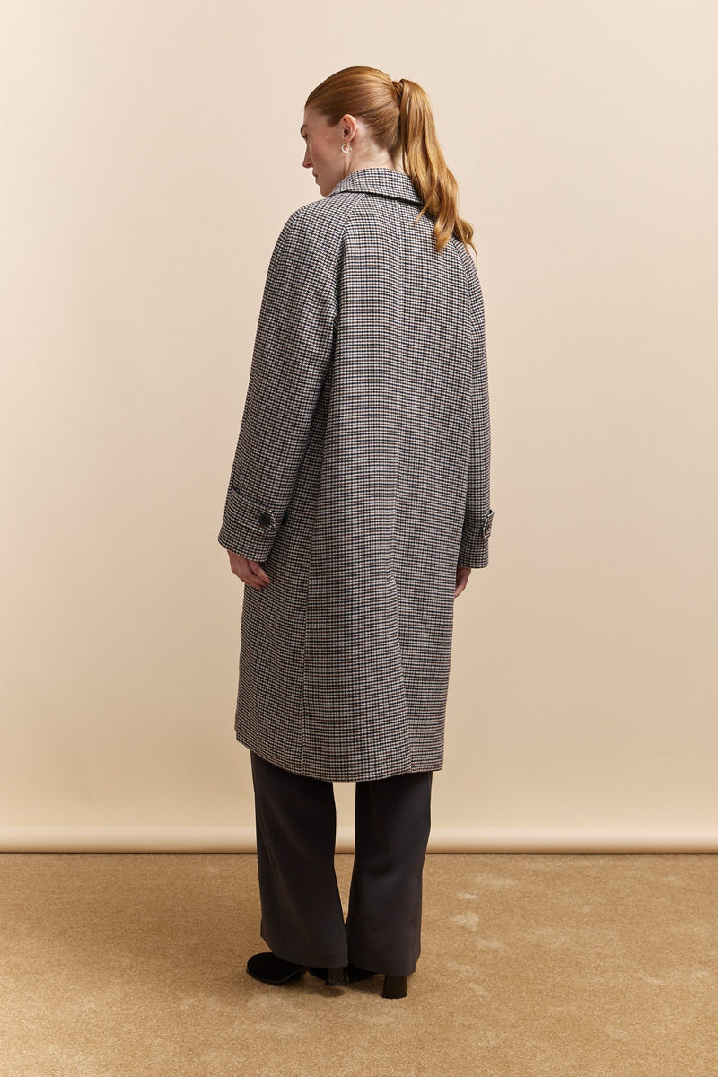 Houndstooth coat with removable lining