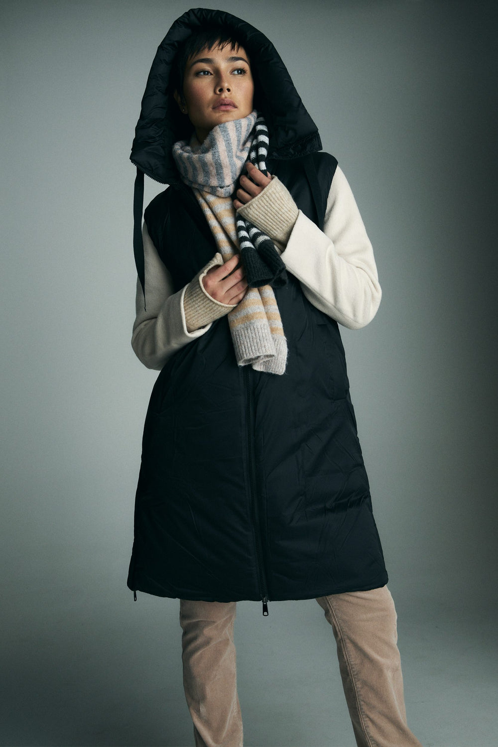 Quilted sleeveless coat with hood