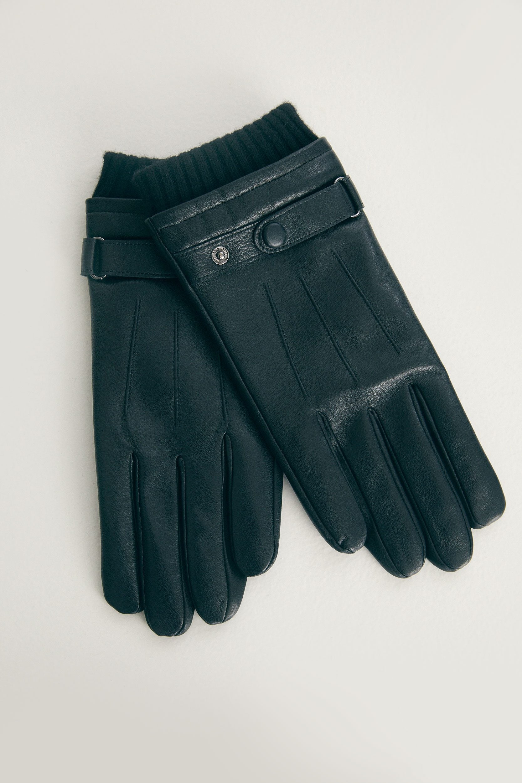 Leather gloves with rib cuffs