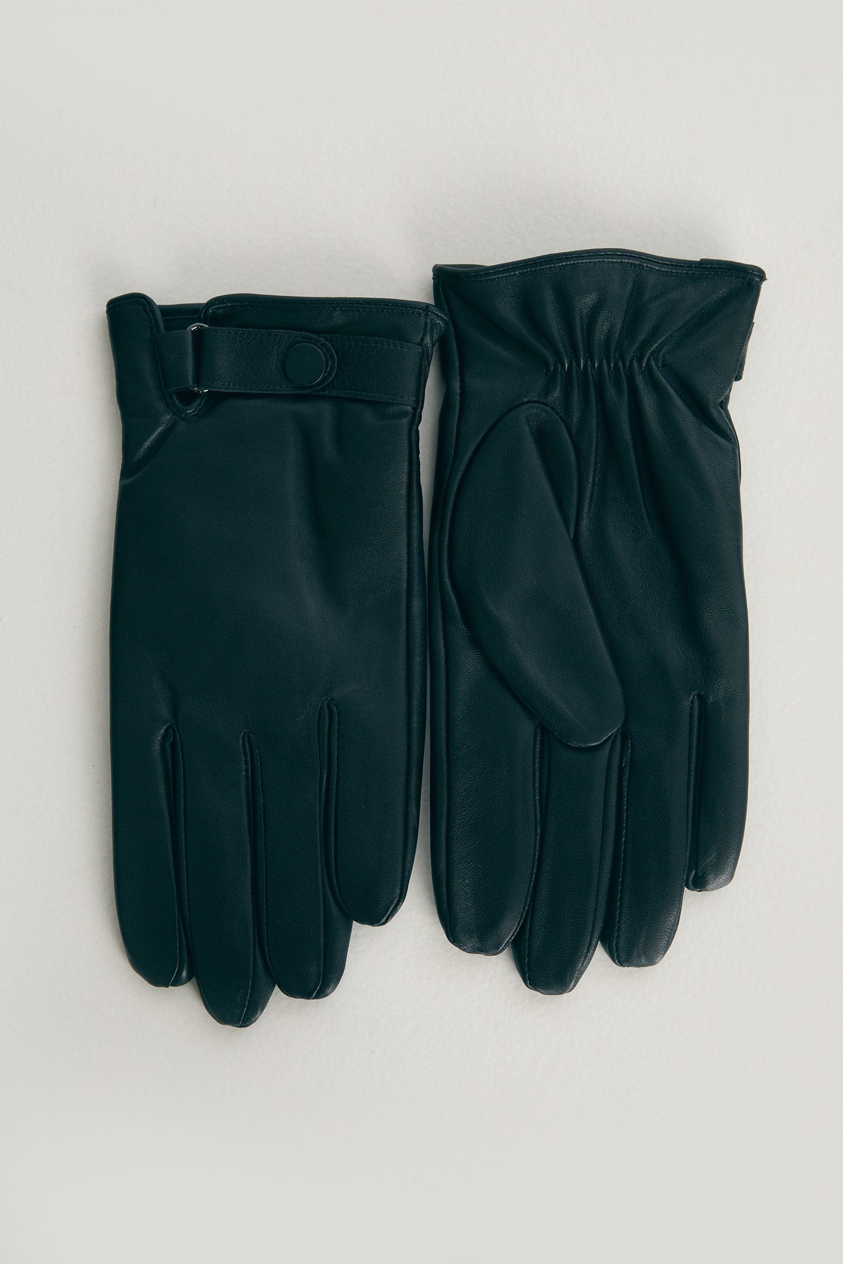 Leather gloves