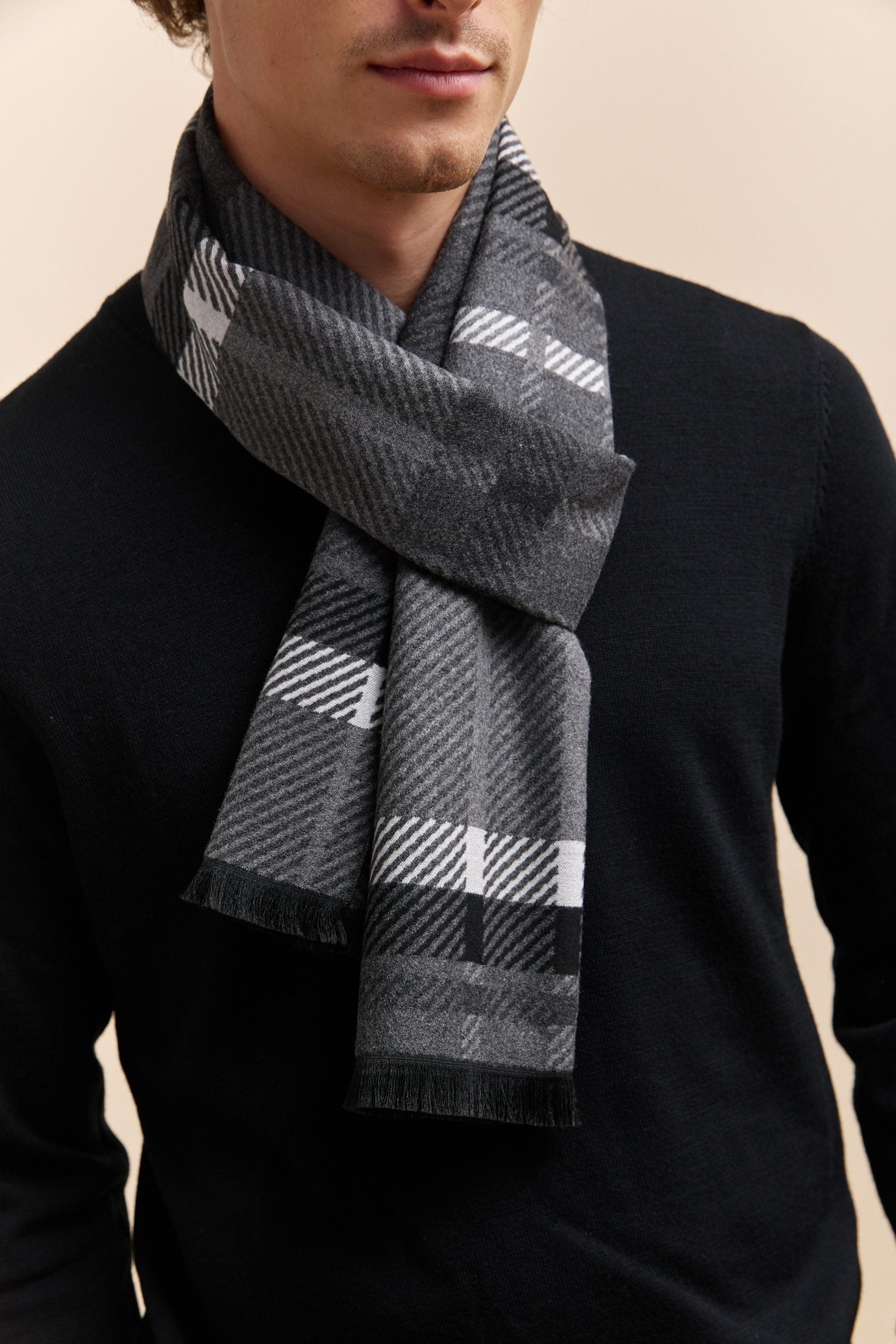 Check design brushed scarf