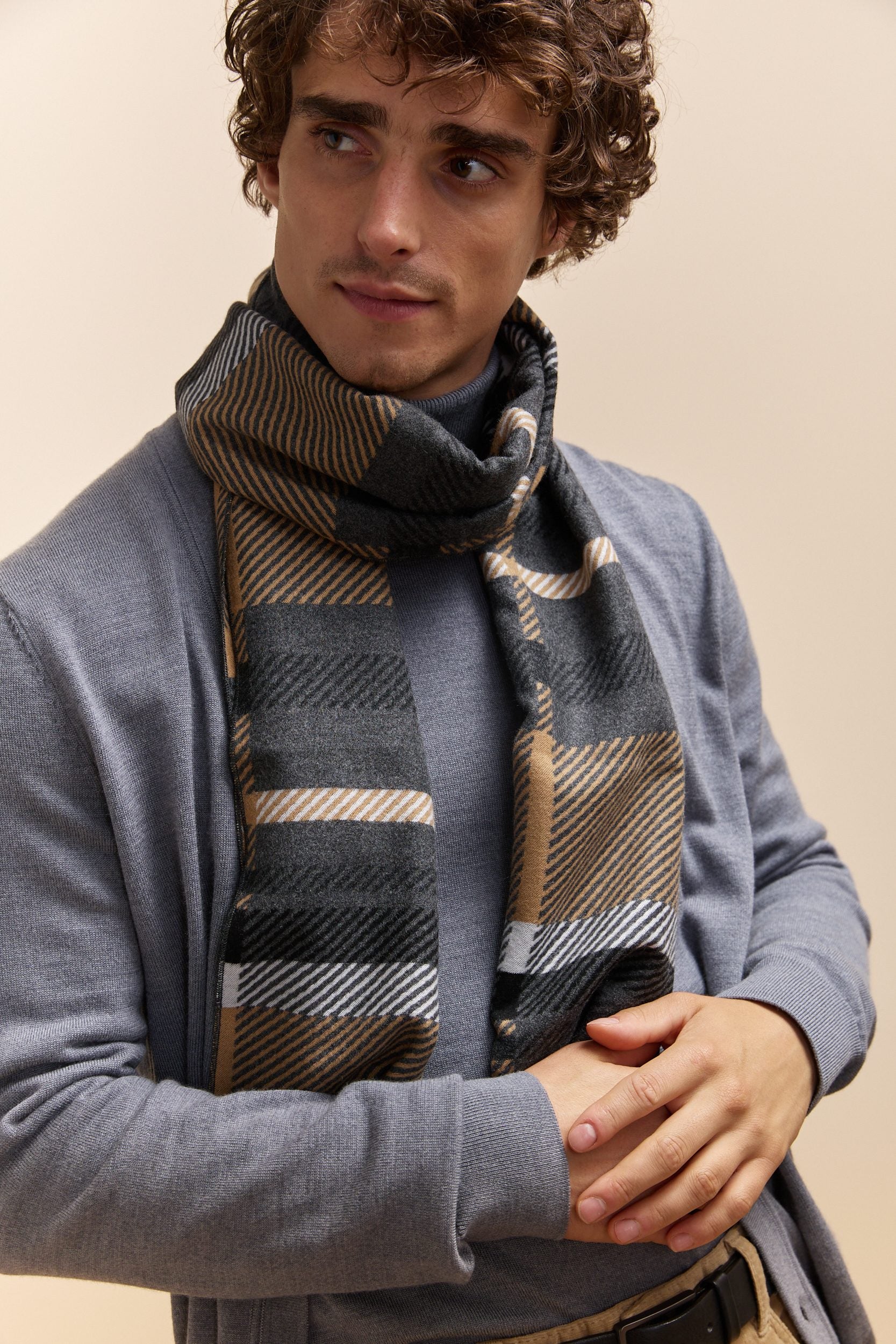 Check design brushed scarf