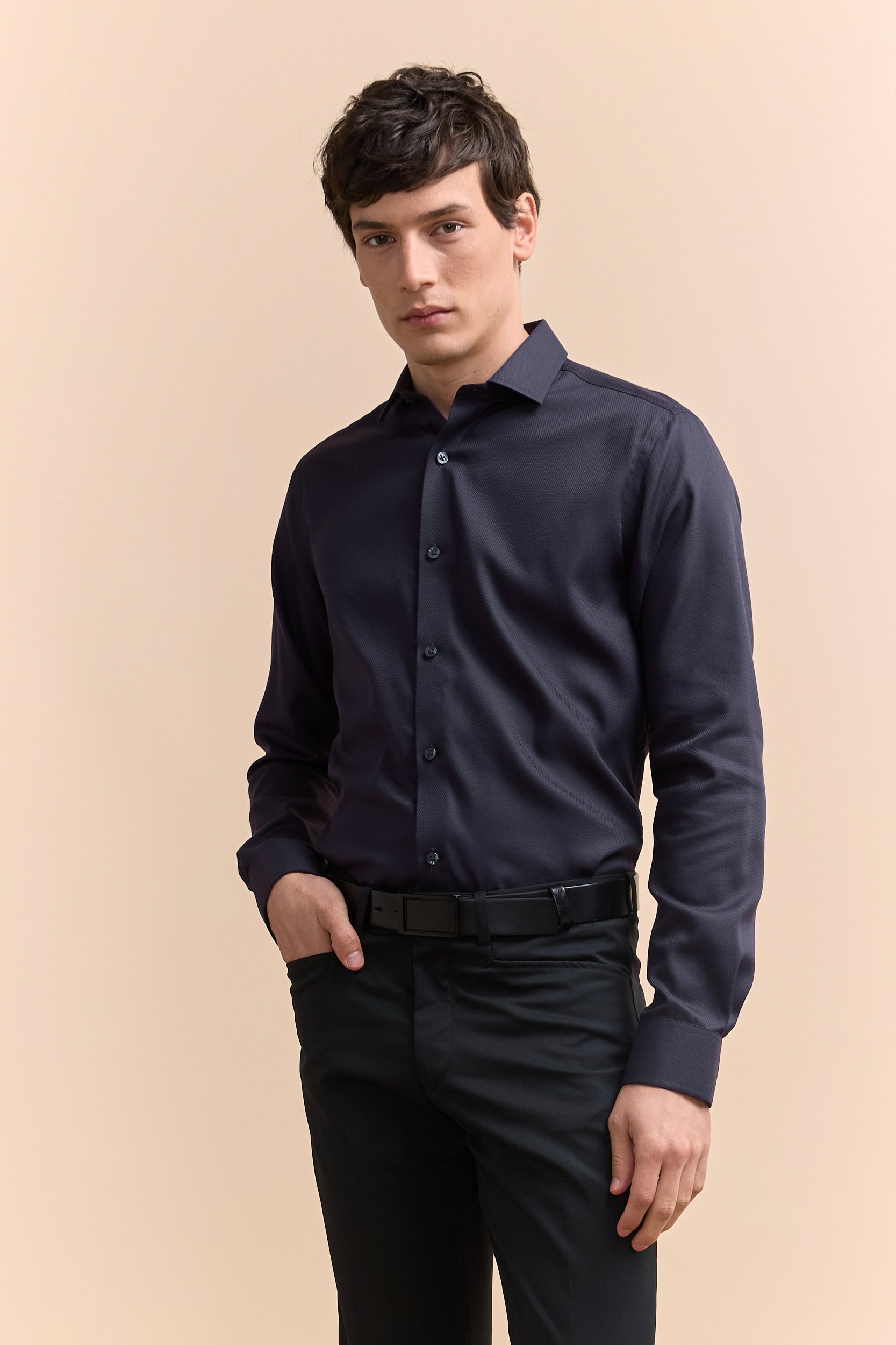 Extra-fitted non-iron textured shirt