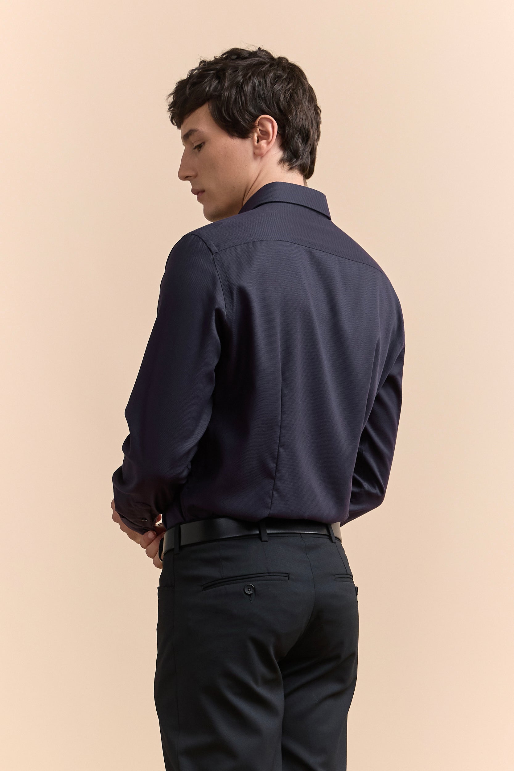 Extra-fitted non-iron textured shirt