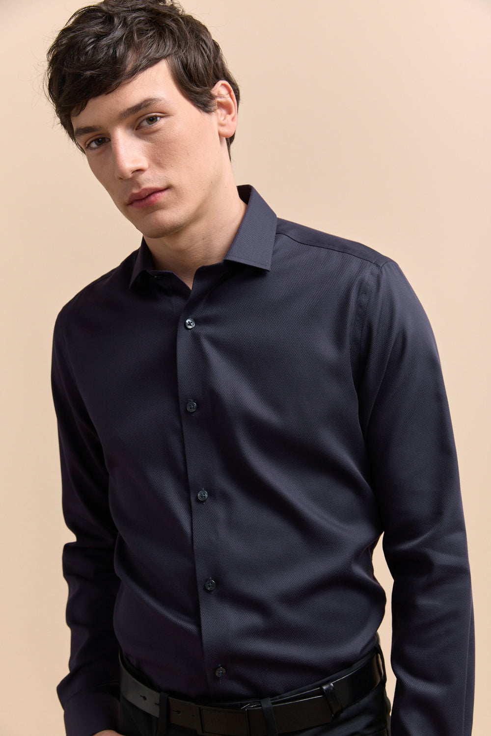 Extra-fitted non-iron textured shirt