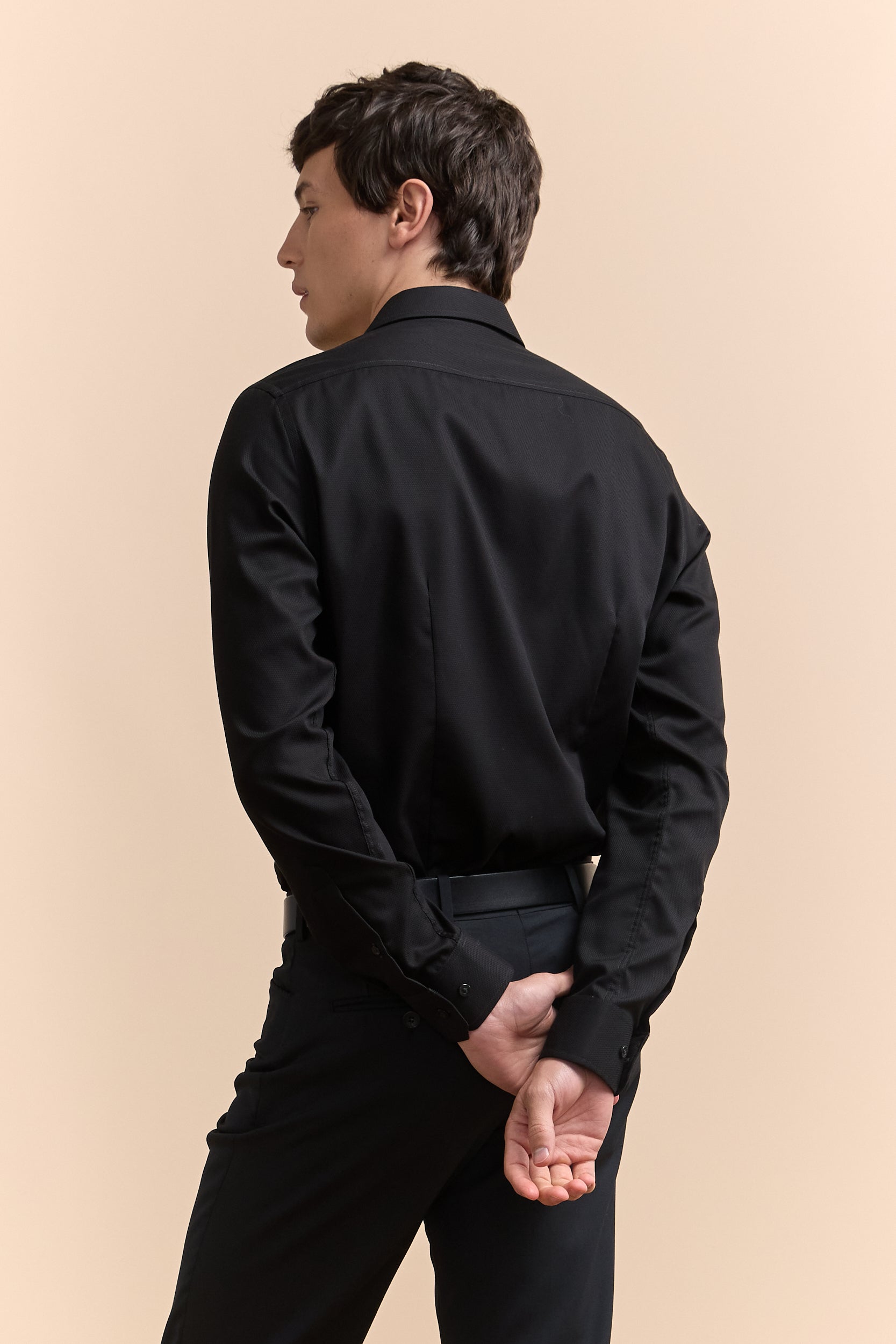 Extra-fitted non-iron textured shirt