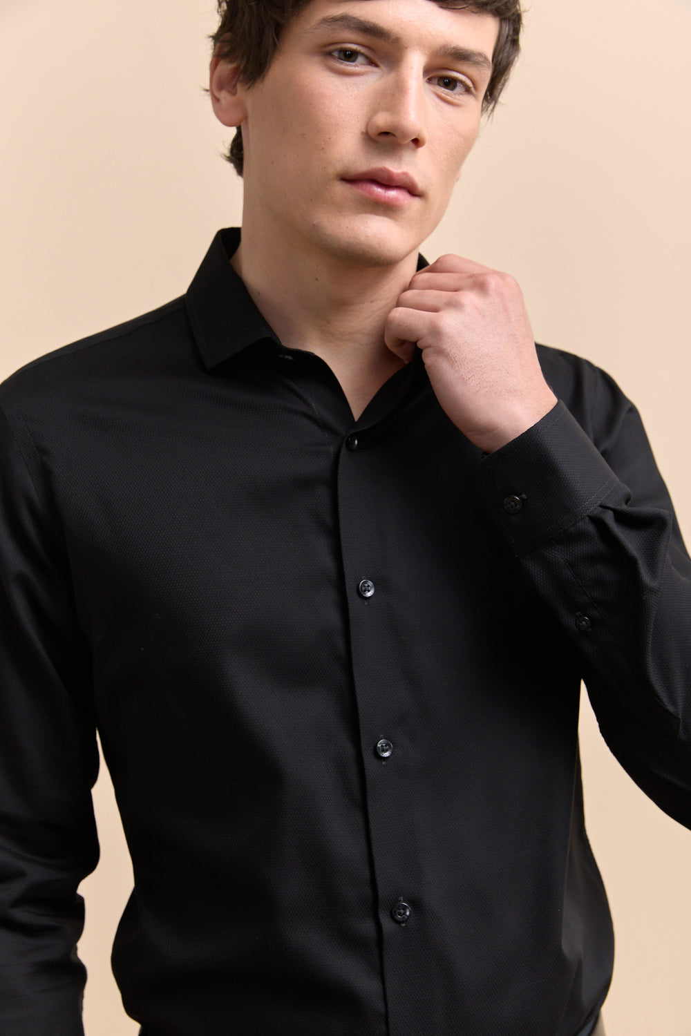 Extra-fitted non-iron textured shirt