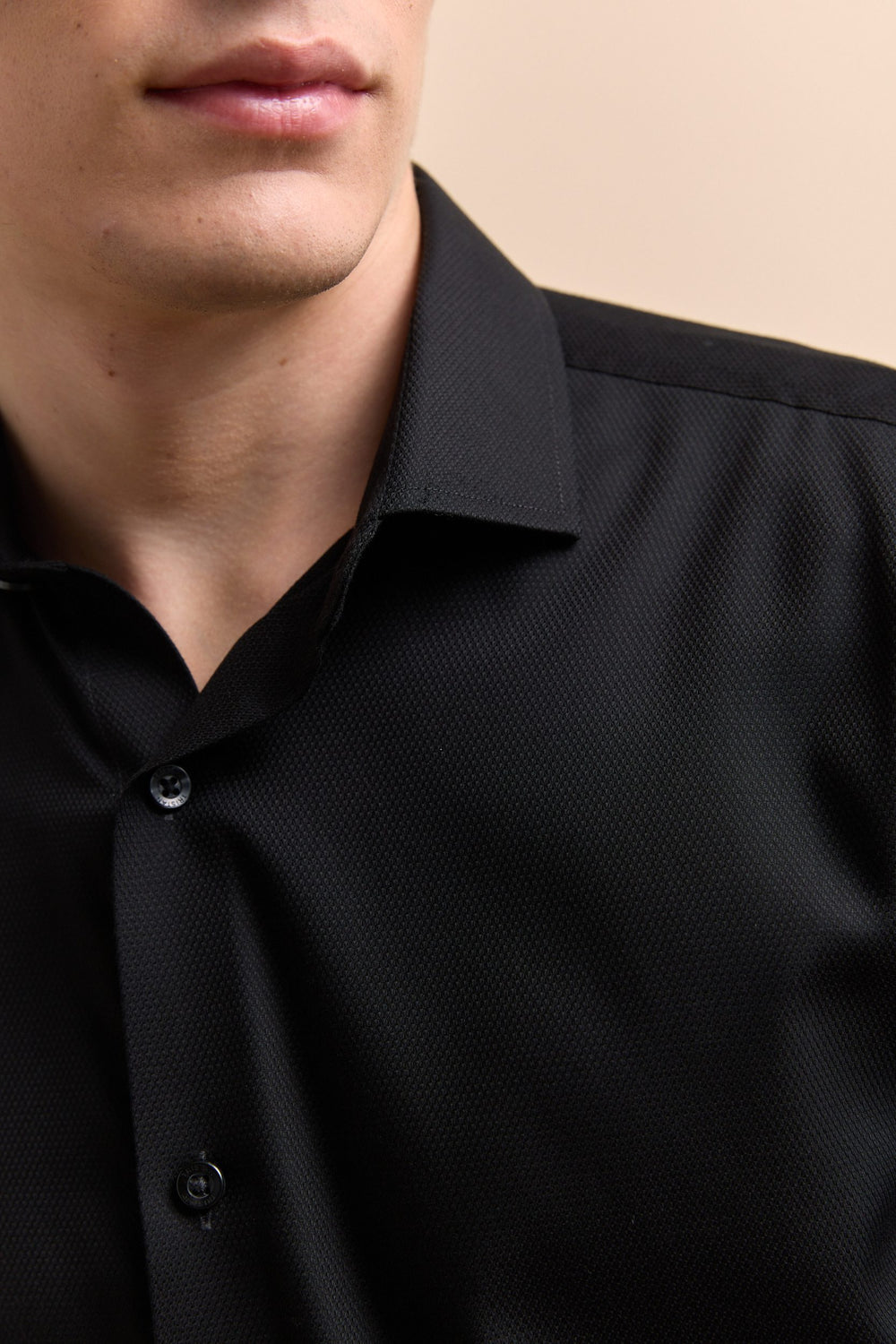 Extra-fitted non-iron textured shirt