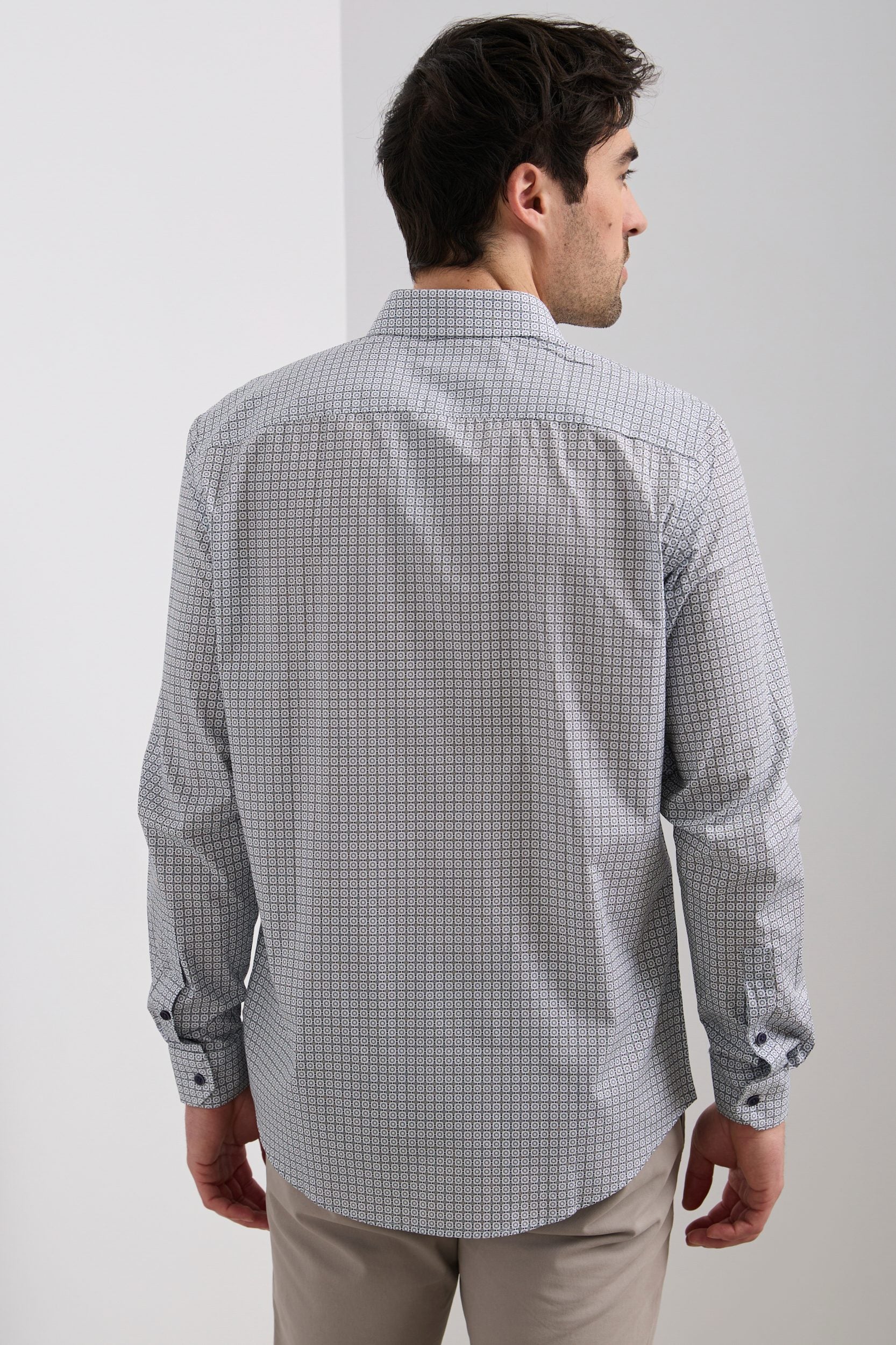 Micro pattern semi-fitted shirt
